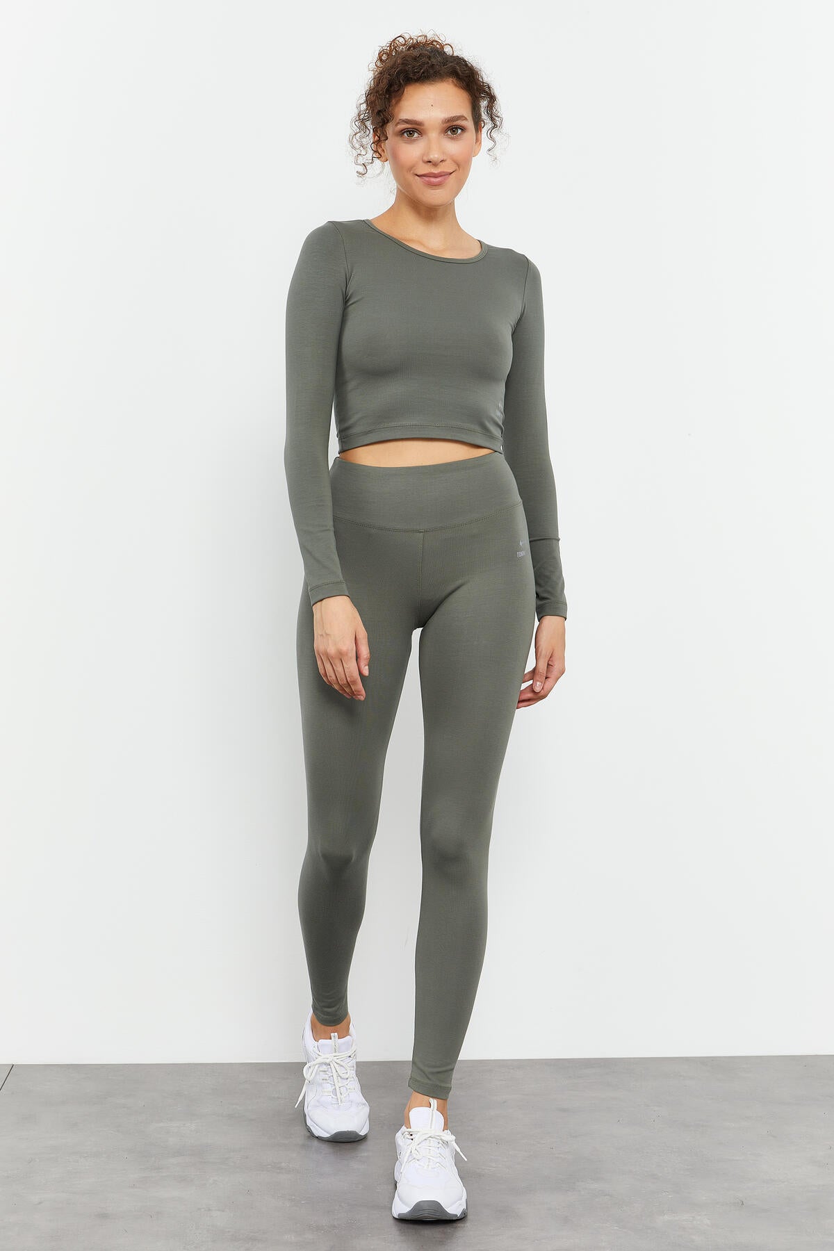 Image of Çağla Uzun Kollu Dar Kalıp  O Yaka Kadın Crop Top T-Shirt - 97150