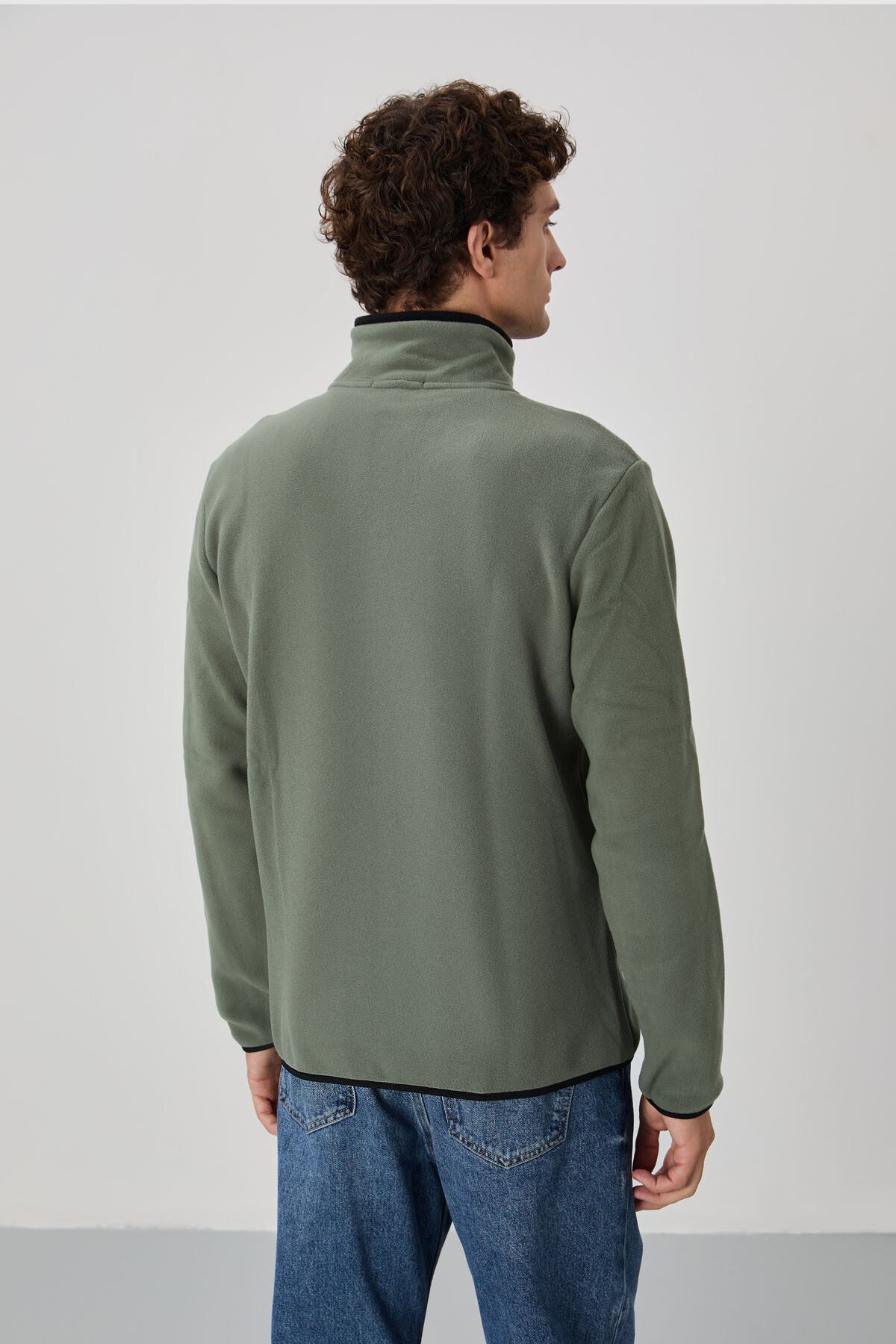 Image of Çağla Yazı Nakışlı Dik Yaka Fermuarlı Standart Kalıp Erkek Sweatshirt Polar - 87992