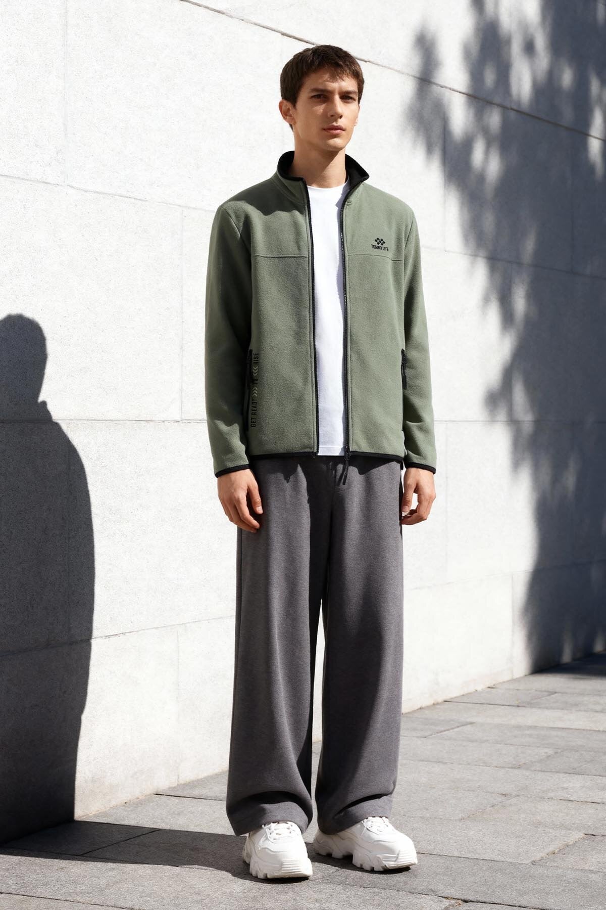 Image of Çağla Yazı Nakışlı Dik Yaka Fermuarlı Standart Kalıp Erkek Sweatshirt Polar - 87992