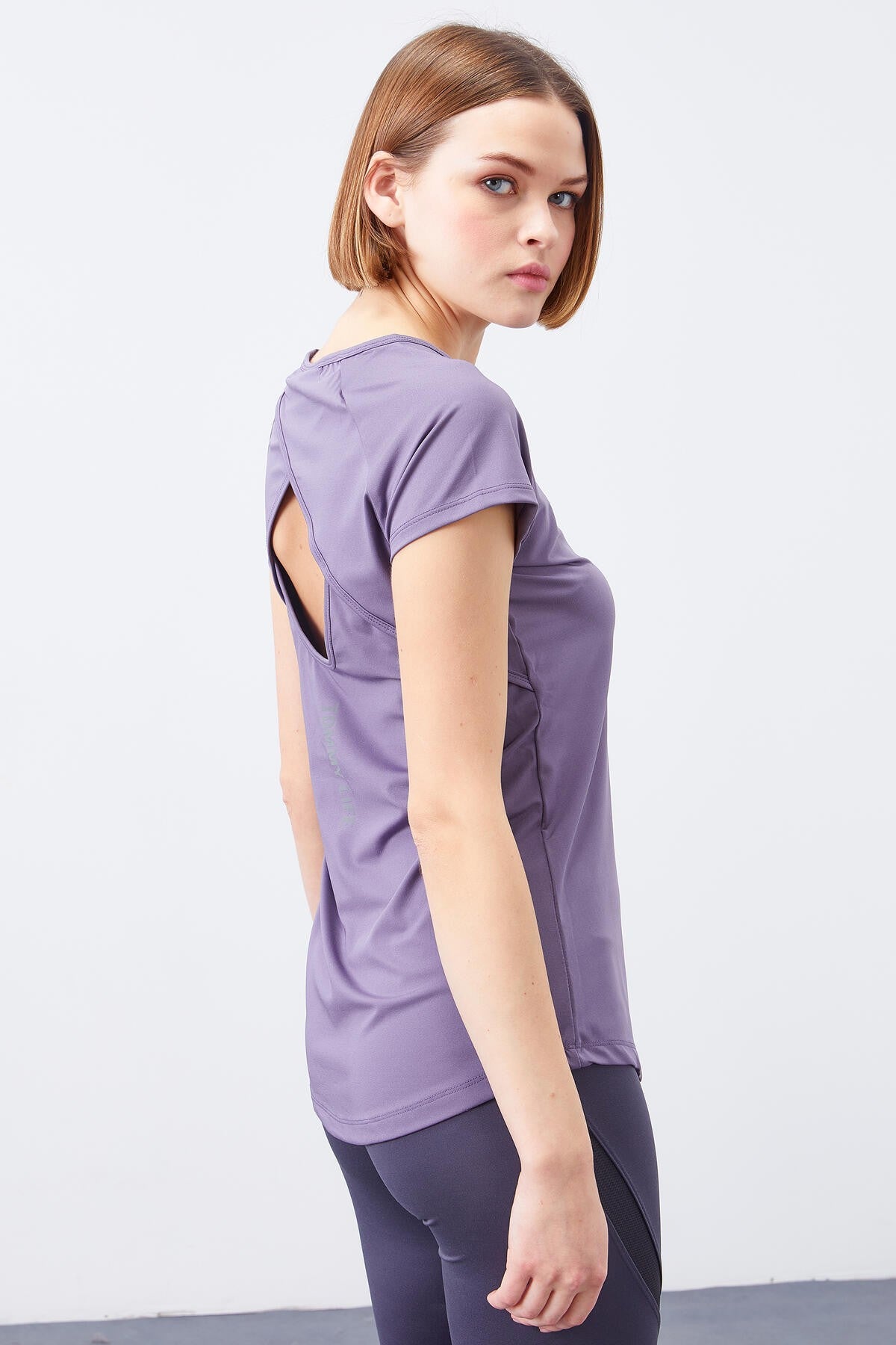 Image of Eflatun Sırt Pencereli Kısa Kol Standart Kalıp O Yaka Kadın T-Shirt - 97101