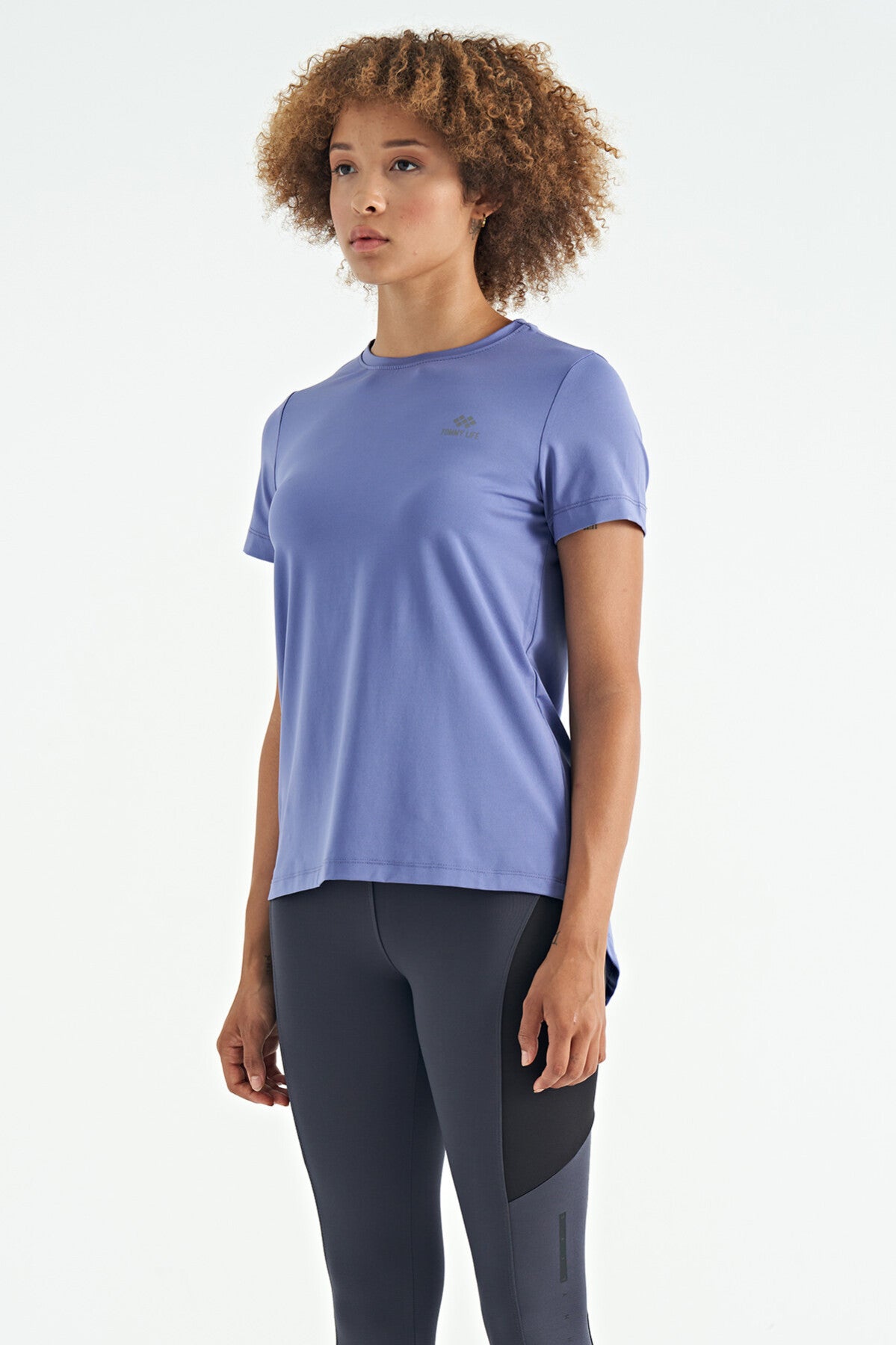 Image of Eflatun Sırt Yırtmaç Detaylı O Yaka Kısa Kollu Standart Kalıp Kadın T-Shirt - 97267
