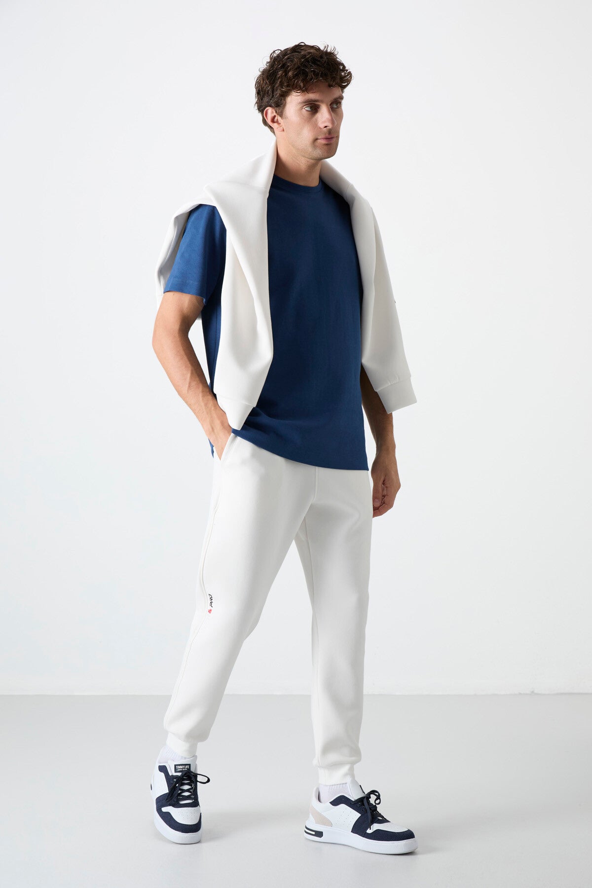 Image of Pantaloni de trening bărbătești, alb-gălbui, cu șireturi, slim fit - 84999