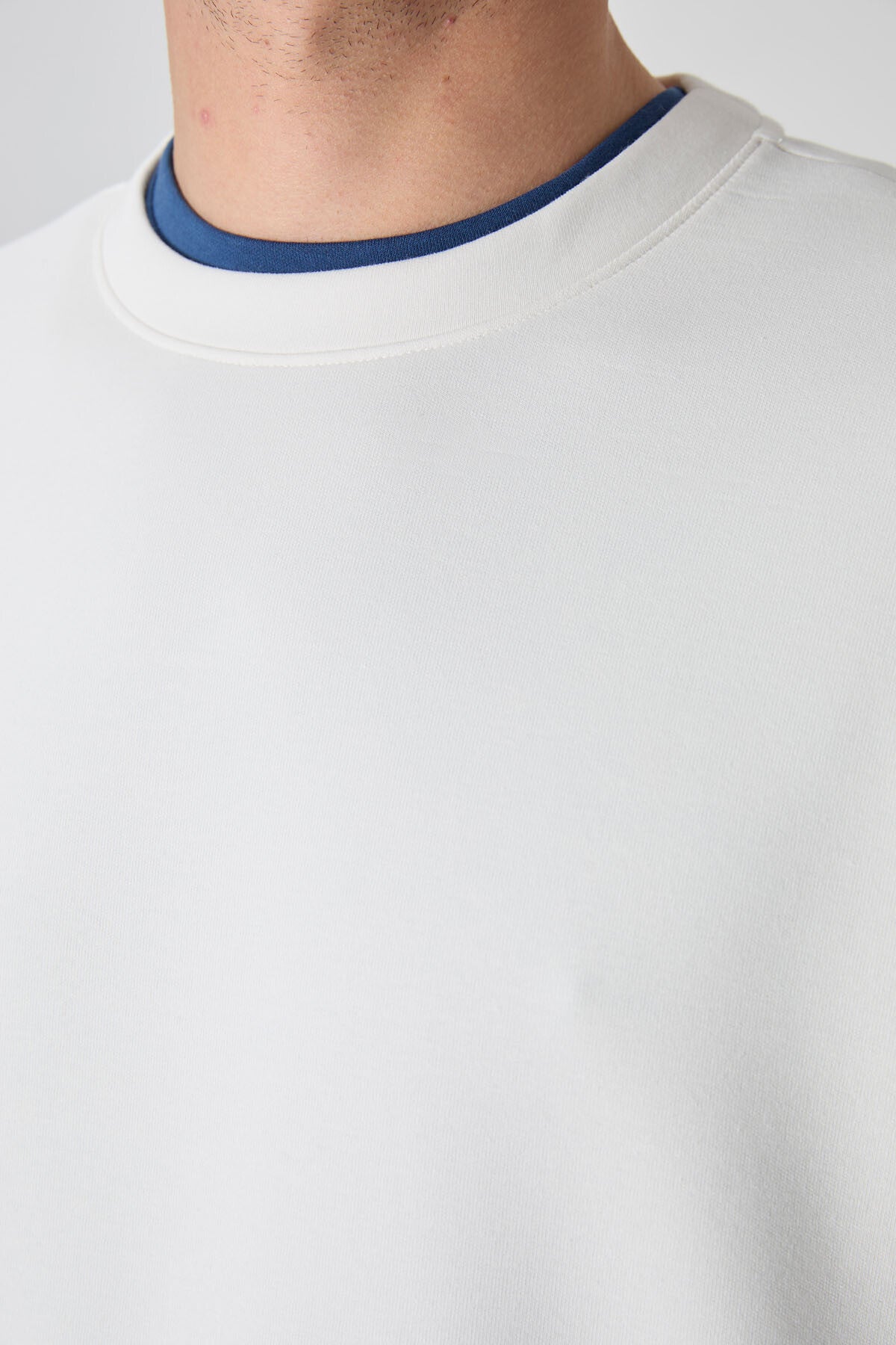 Image of Ekru Basic O Yaka Rahat Form Erkek Sweatshirt - 88053