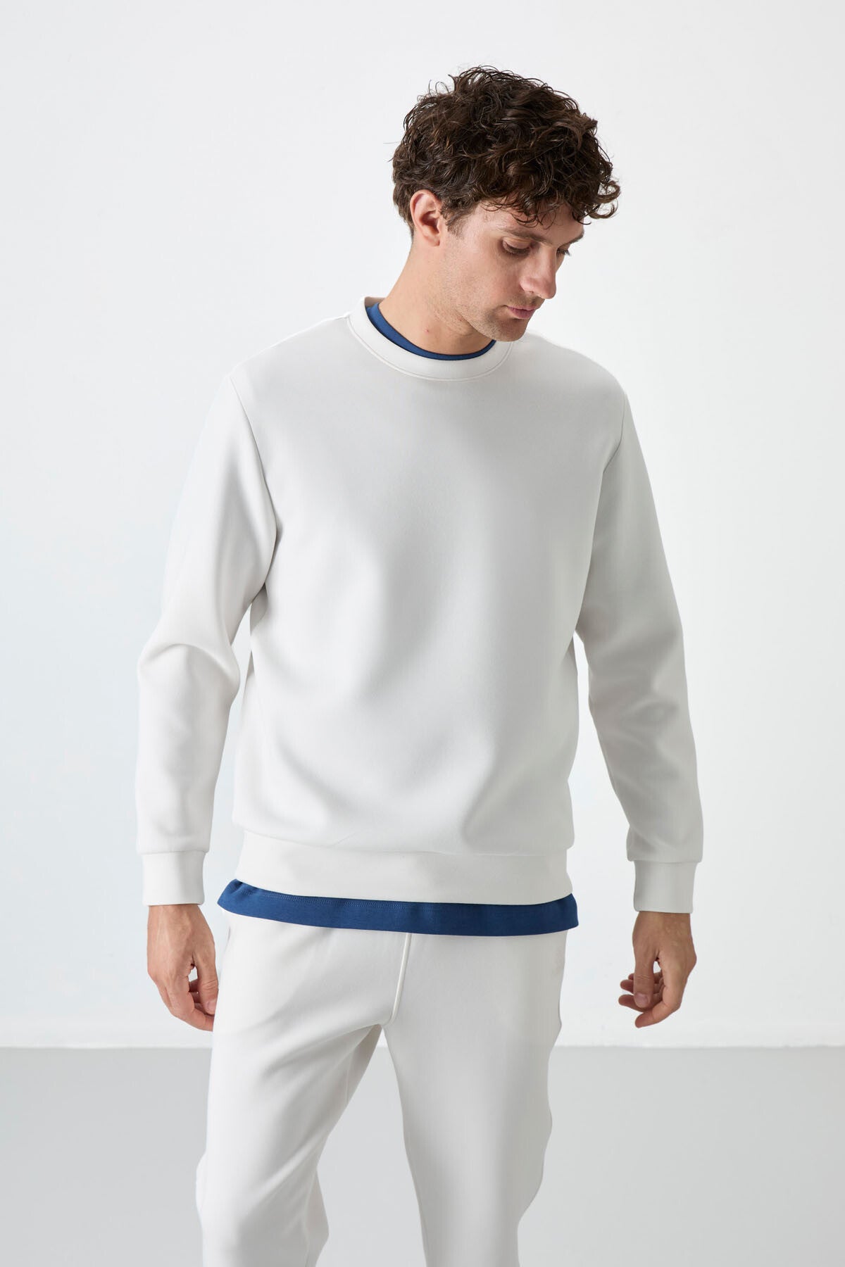 Image of Ekru Basic O Yaka Rahat Form Erkek Sweatshirt - 88053