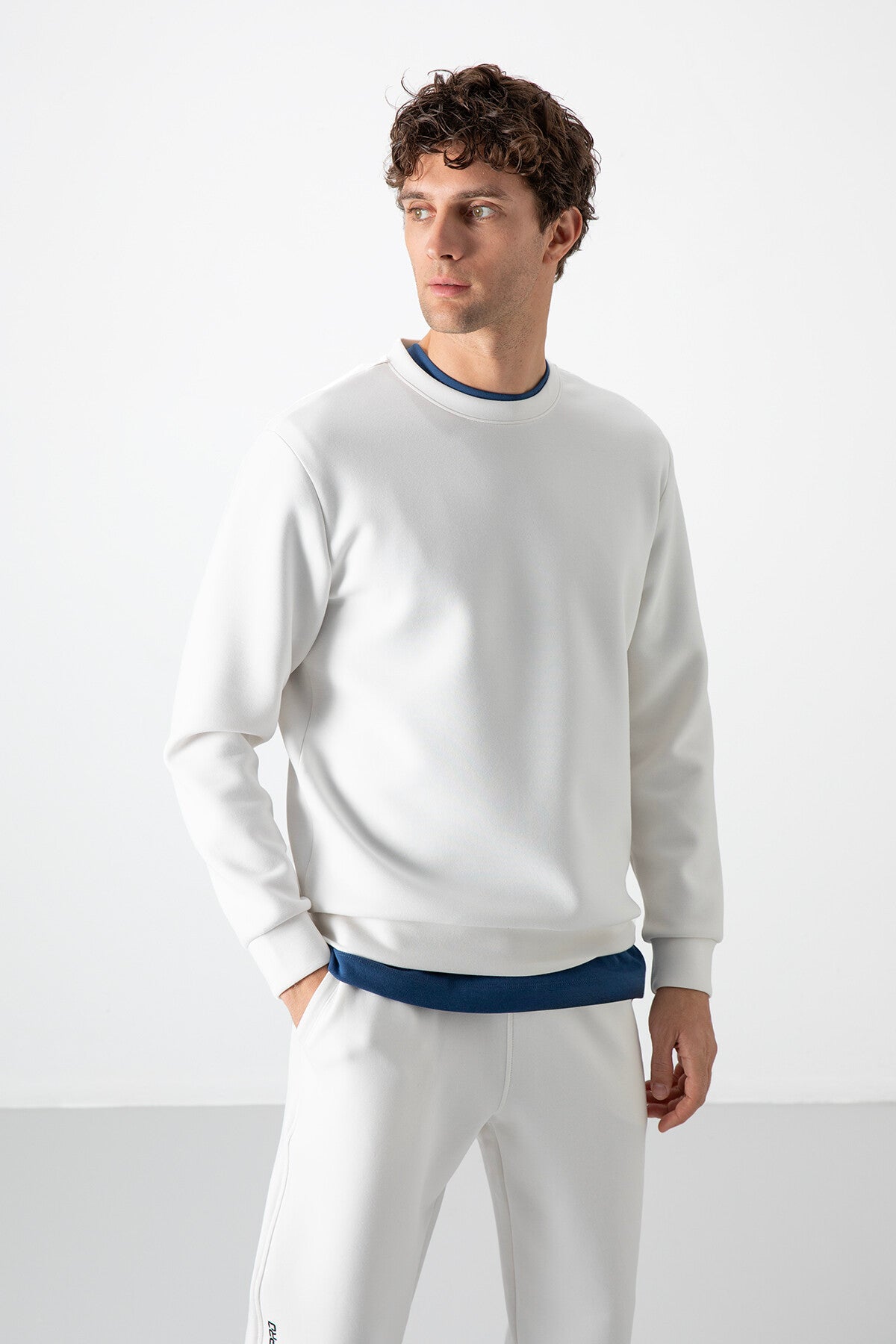 Image of Ekru Basic O Yaka Rahat Form Erkek Sweatshirt - 88053