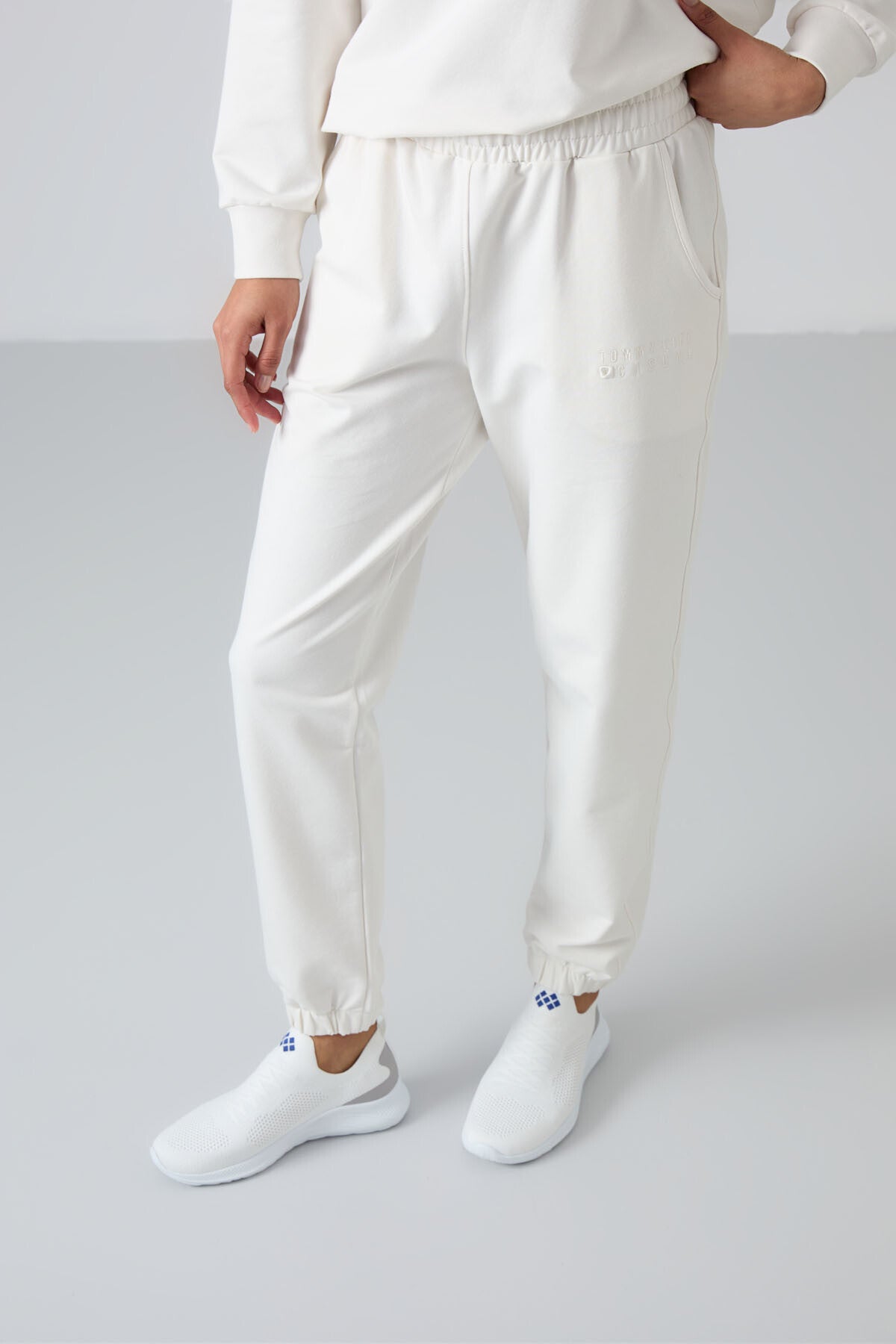 Image of Set trening de damă, alb-gălbui, cu guler rotund, supradimensionat, cu tiv elastic - 95287
