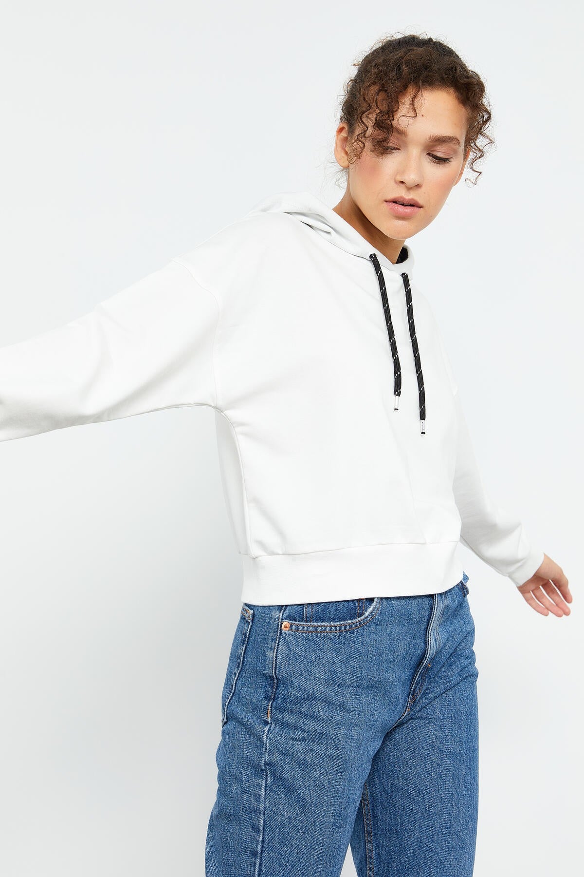 Image of Ekru Uzun Kol Rahat Form Kapüşonlu Kadın Sweatshirt - 97115