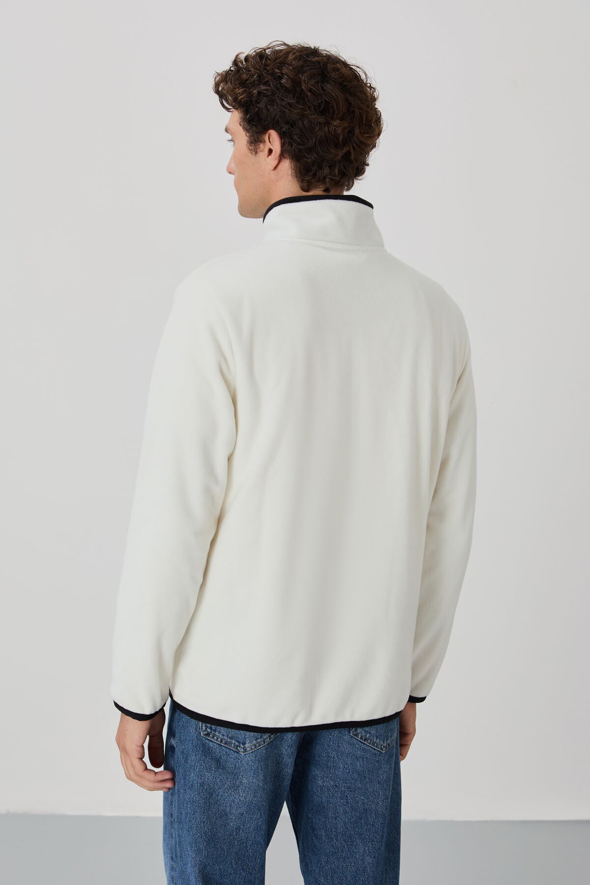 Image of Ekru Yazı Nakışlı Dik Yaka Fermuarlı Standart Kalıp Erkek Sweatshirt Polar - 87992