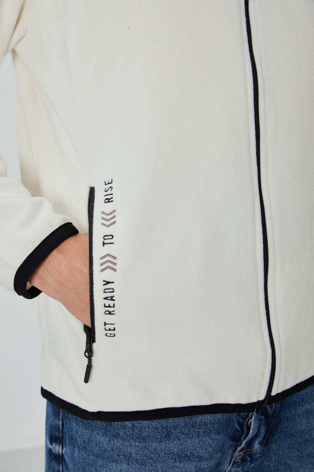 Image of Ekru Yazı Nakışlı Dik Yaka Fermuarlı Standart Kalıp Erkek Sweatshirt Polar - 87992
