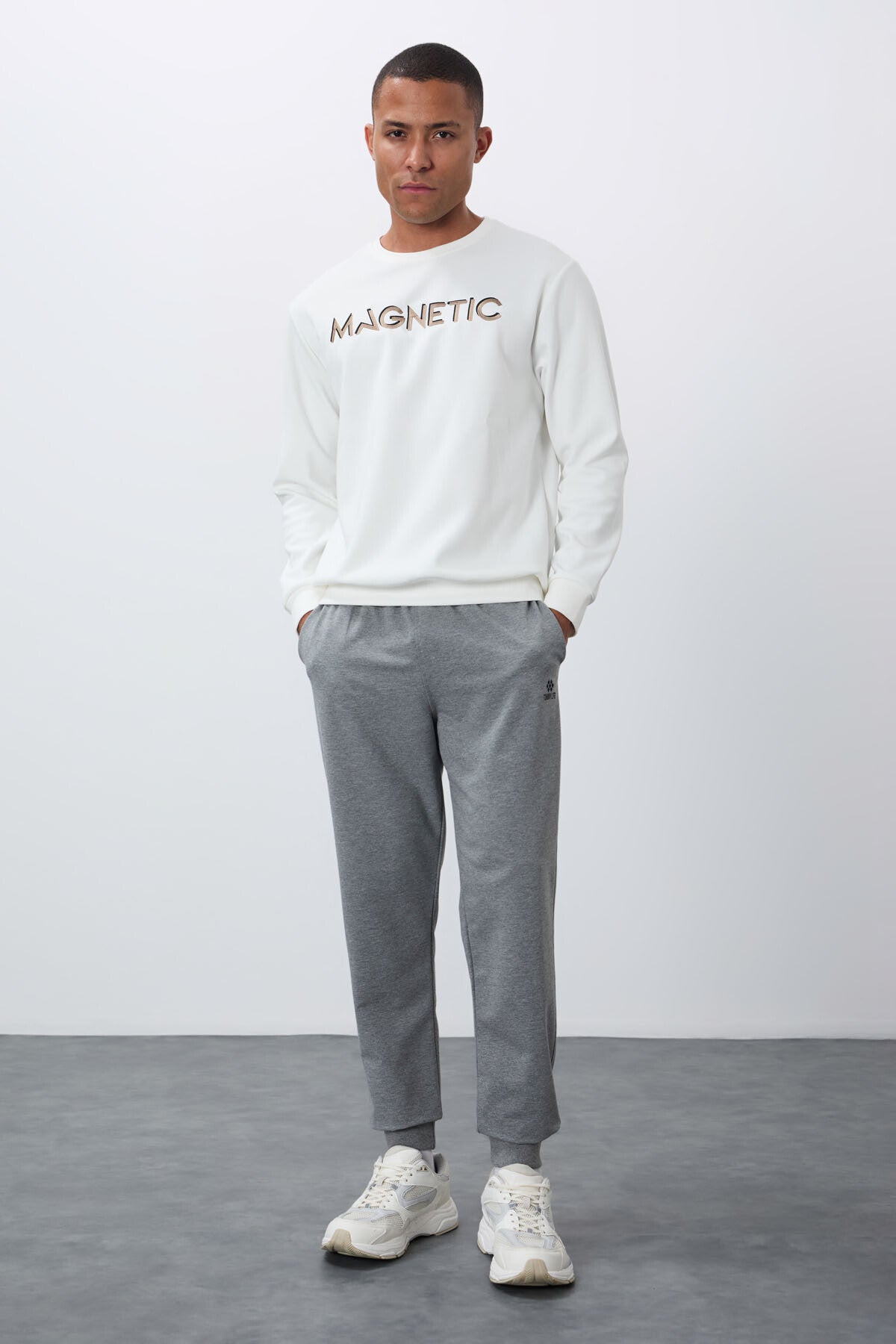 Image of Ekru Yazı Nakışlı O Yaka Rahat Form İçi Polarlı Erkek Sweatshirt - 88020