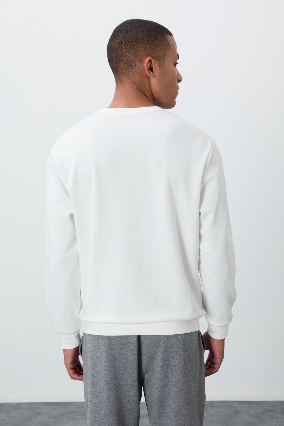 Image of Ekru Yazı Nakışlı O Yaka Rahat Form İçi Polarlı Erkek Sweatshirt - 88020
