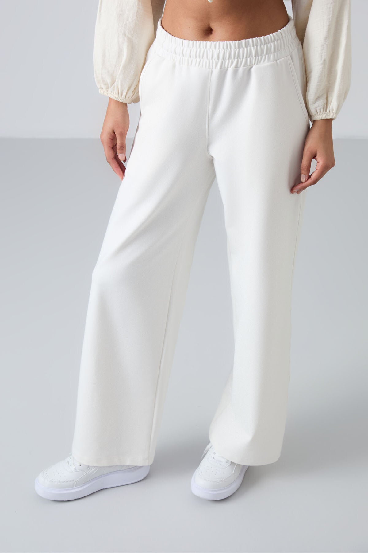Image of Ekru Yüksek Bel Cepli Rahat Form Geniş Paça Kadın Eşofman Alt - 94567