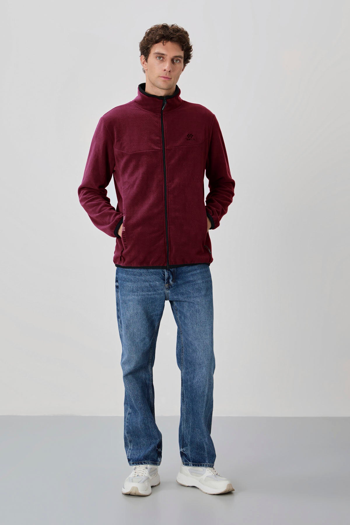 Image of Erguvan Yazı Nakışlı Dik Yaka Fermuarlı Standart Kalıp Erkek Sweatshirt Polar - 87992