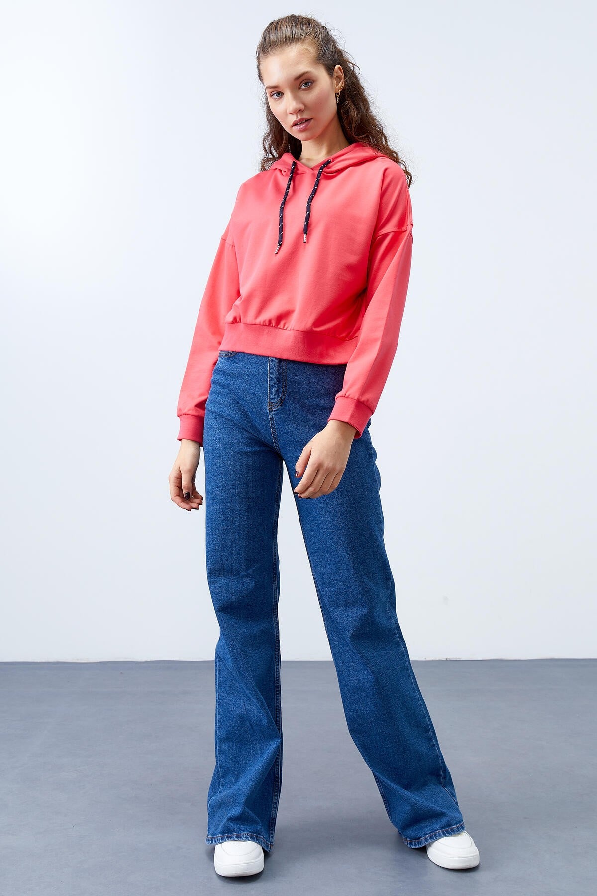 Image of Fuşya Uzun Kol Rahat Form Kapüşonlu Kadın Sweatshirt - 97115