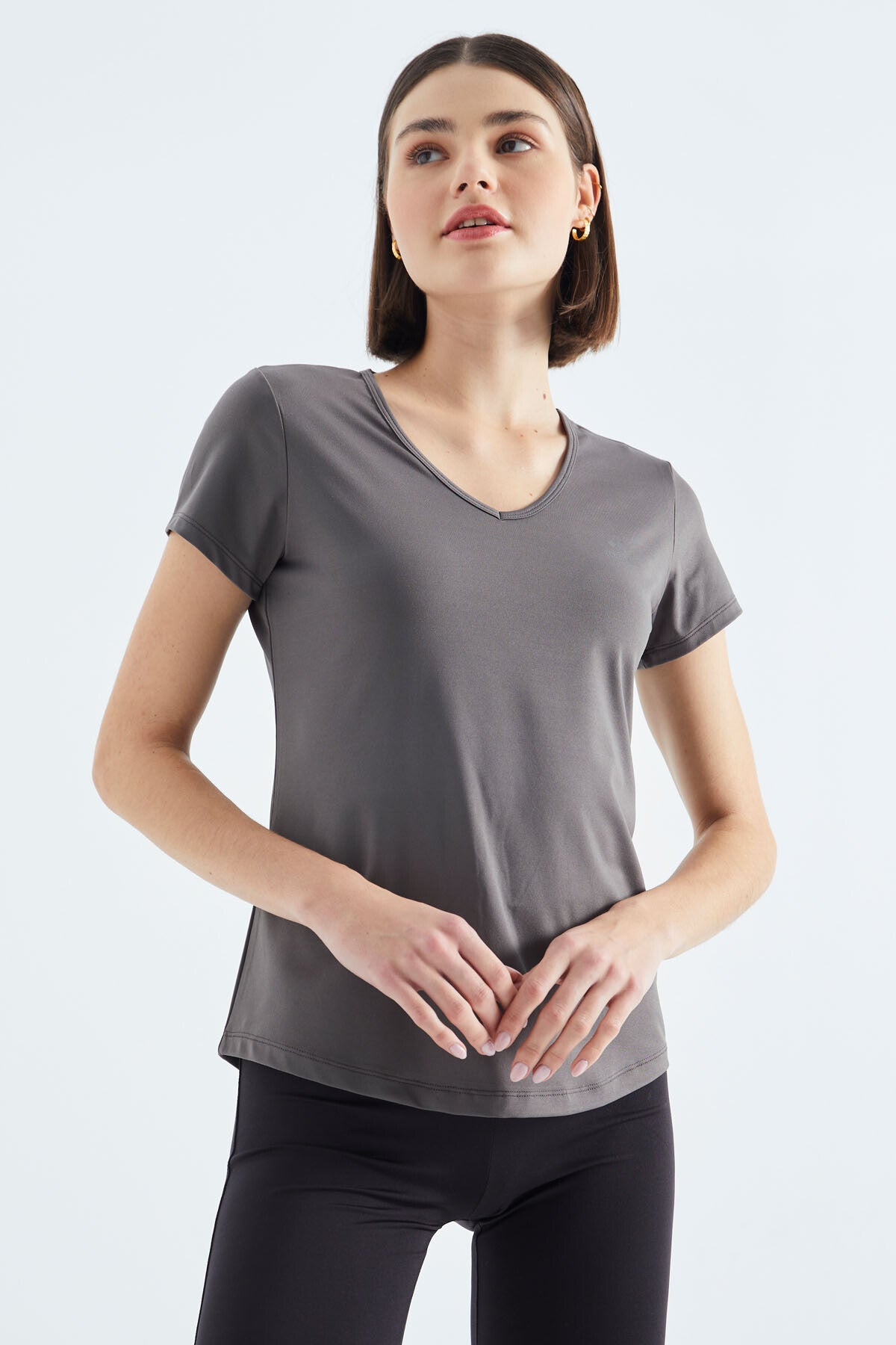 Image of Gri Basic Kısa Kol Standart Kalıp V Yaka Kadın T-Shirt - 97145