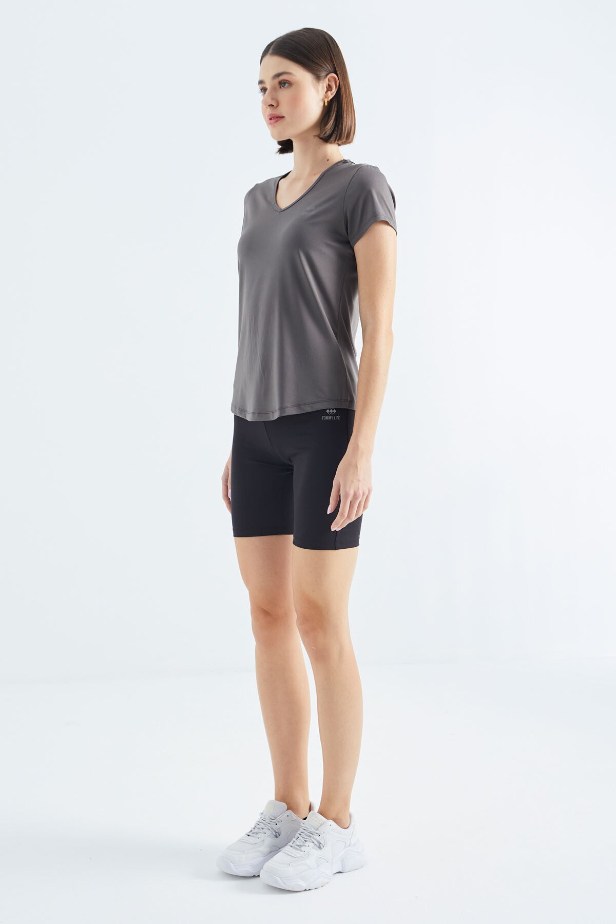 Image of Gri Basic Kısa Kol Standart Kalıp V Yaka Kadın T-Shirt - 97145
