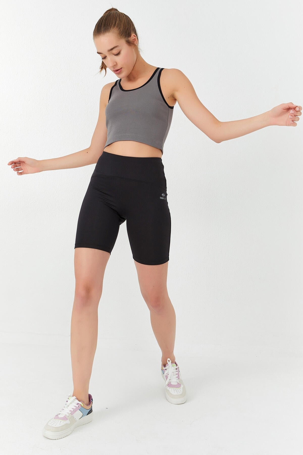 Image of Gri Basic Sıfır Kol Dar Kalıp U Yaka Kadın Crop Top Atlet - 97162