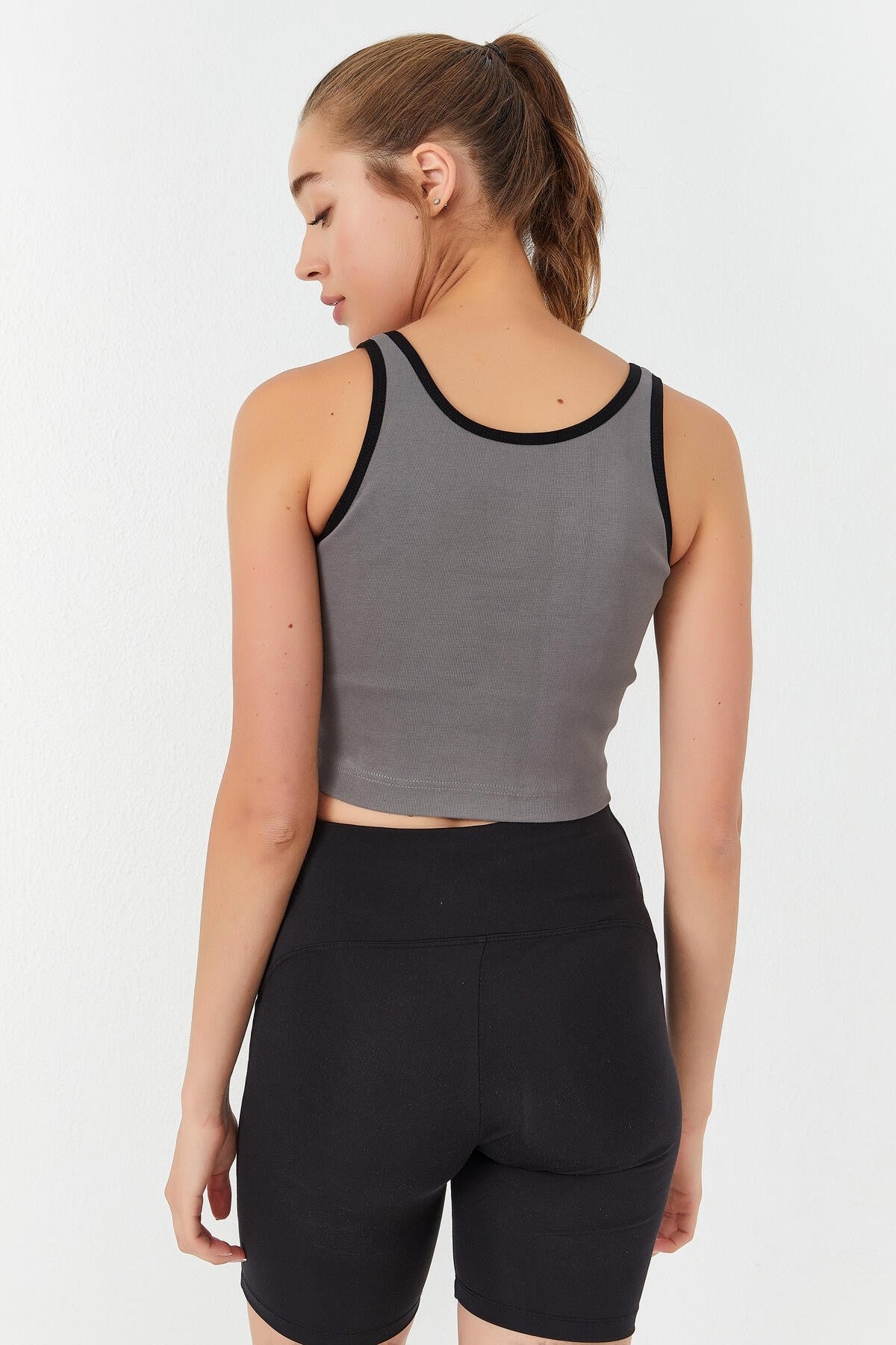 Image of Gri Basic Sıfır Kol Dar Kalıp U Yaka Kadın Crop Top Atlet - 97162