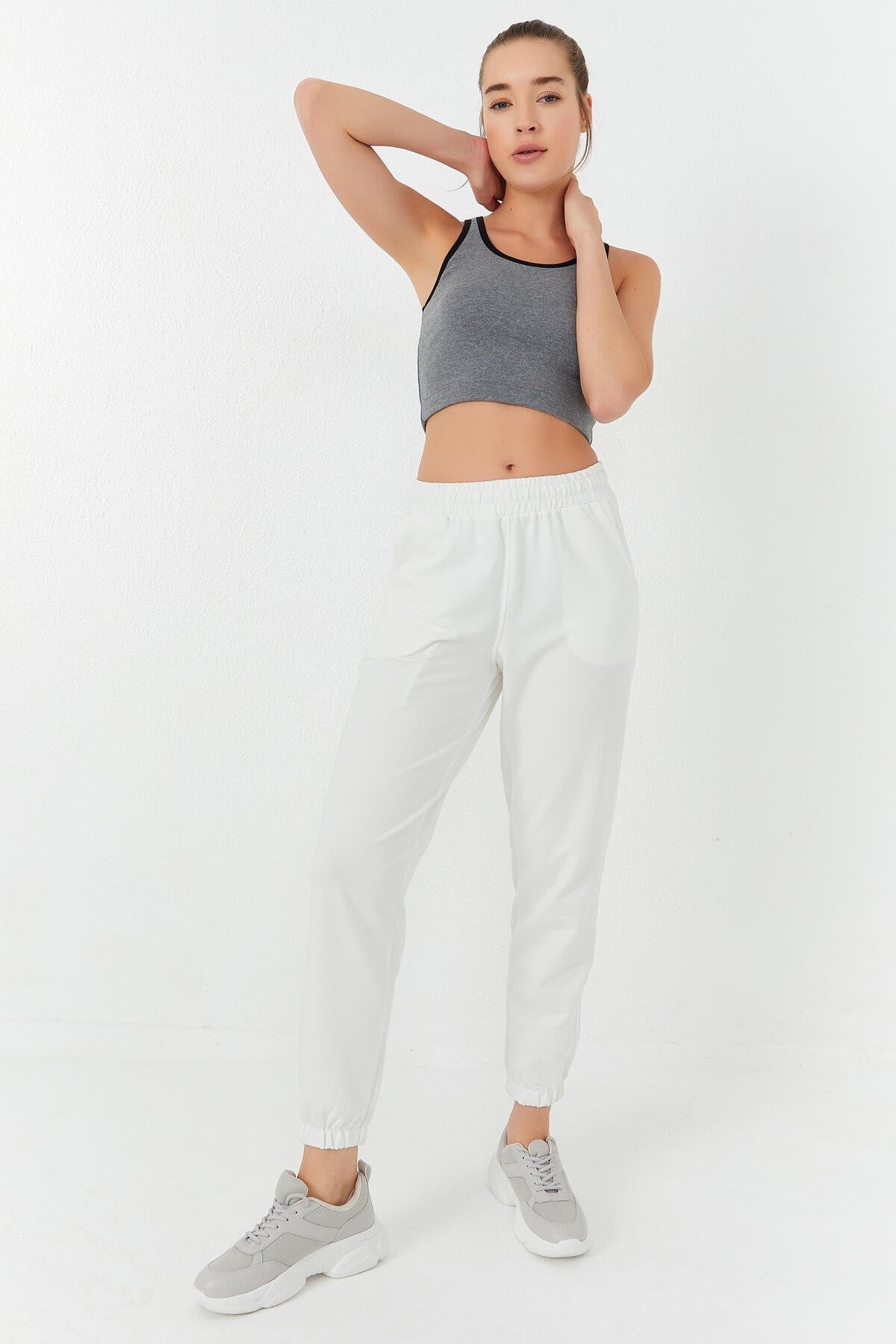 Image of Gri Melanj Basic Sıfır Kol Dar Kalıp U Yaka Kadın Crop Top Atlet - 97162