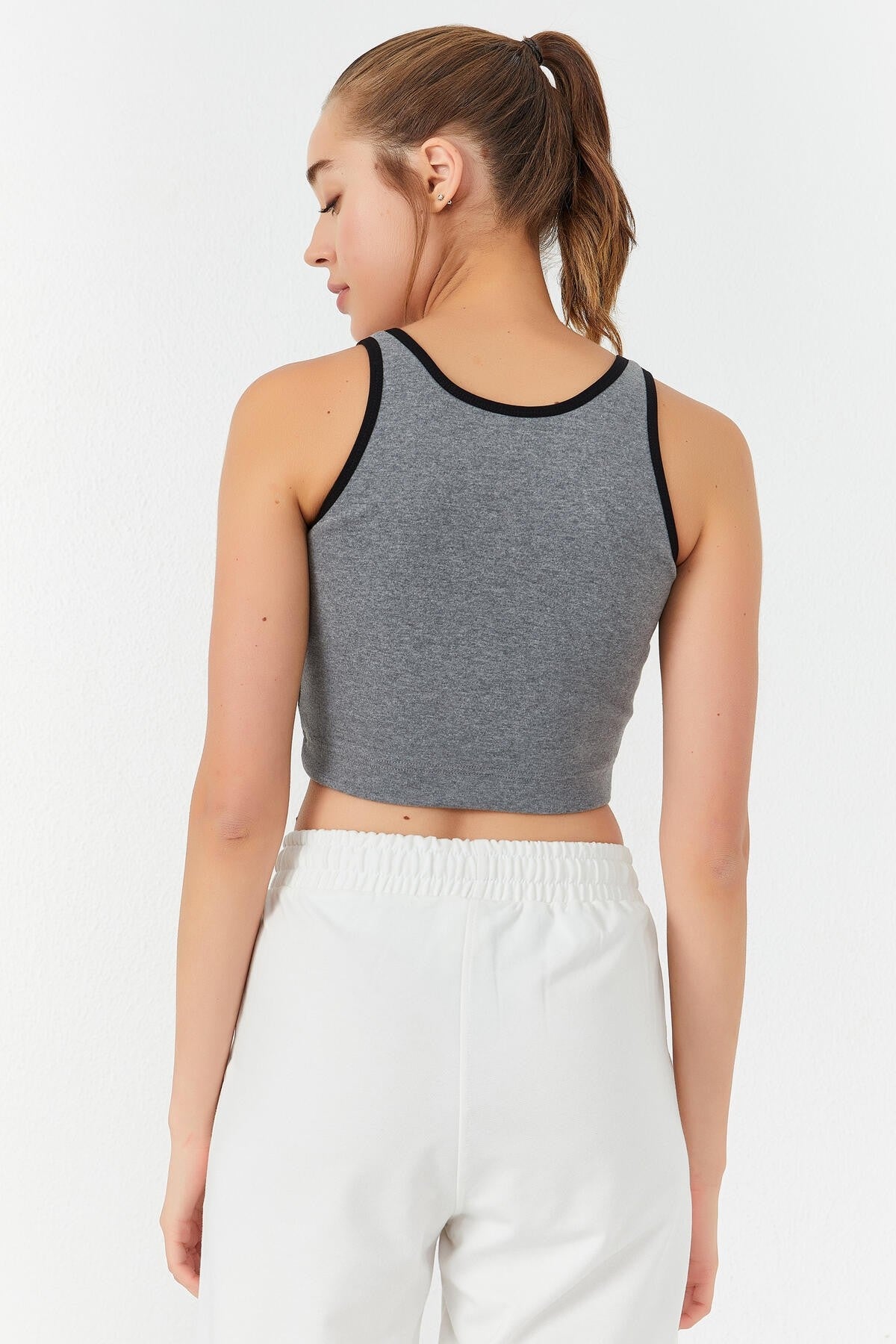 Image of Gri Melanj Basic Sıfır Kol Dar Kalıp U Yaka Kadın Crop Top Atlet - 97162