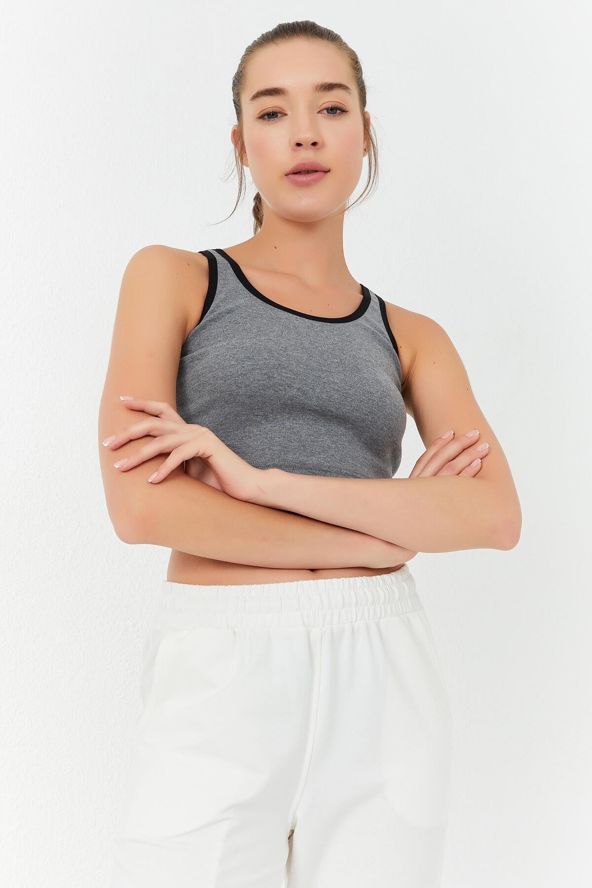Image of Gri Melanj Basic Sıfır Kol Dar Kalıp U Yaka Kadın Crop Top Atlet - 97162