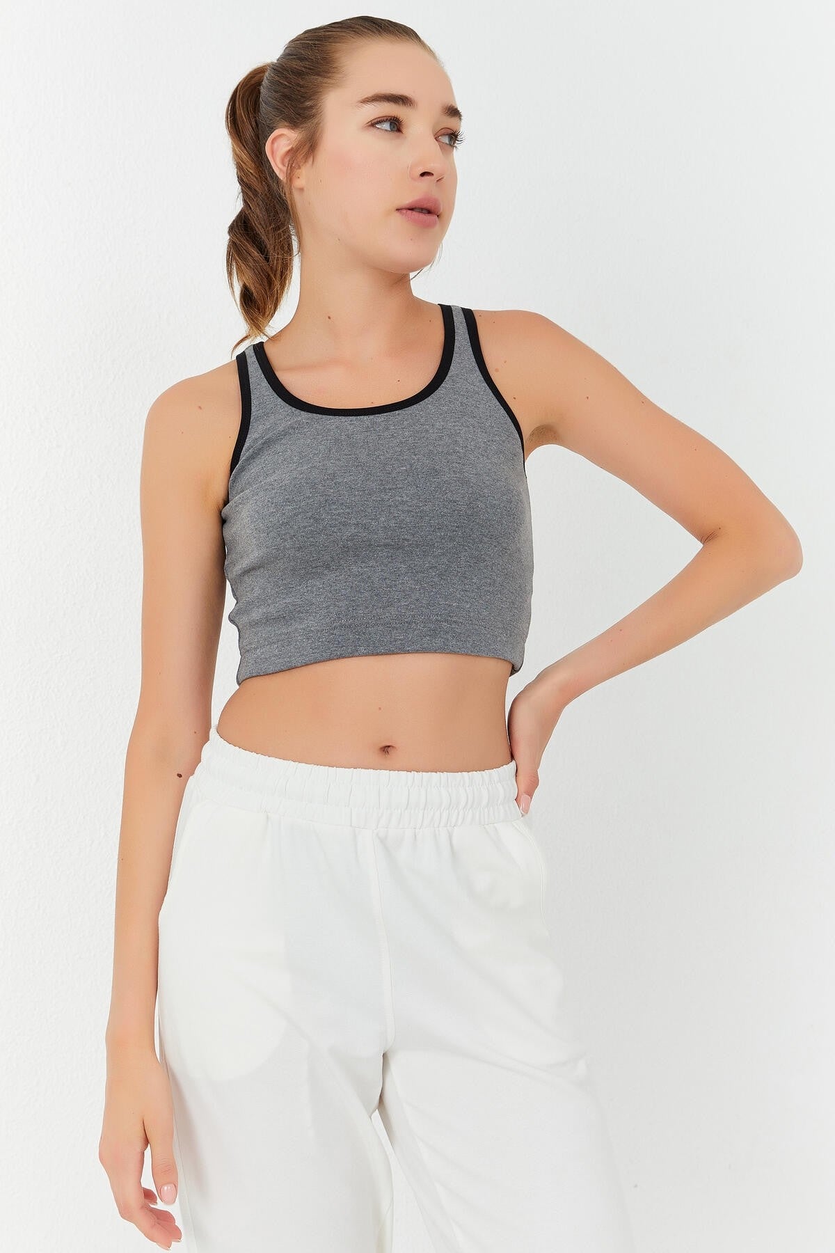 Image of Gri Melanj Basic Sıfır Kol Dar Kalıp U Yaka Kadın Crop Top Atlet - 97162