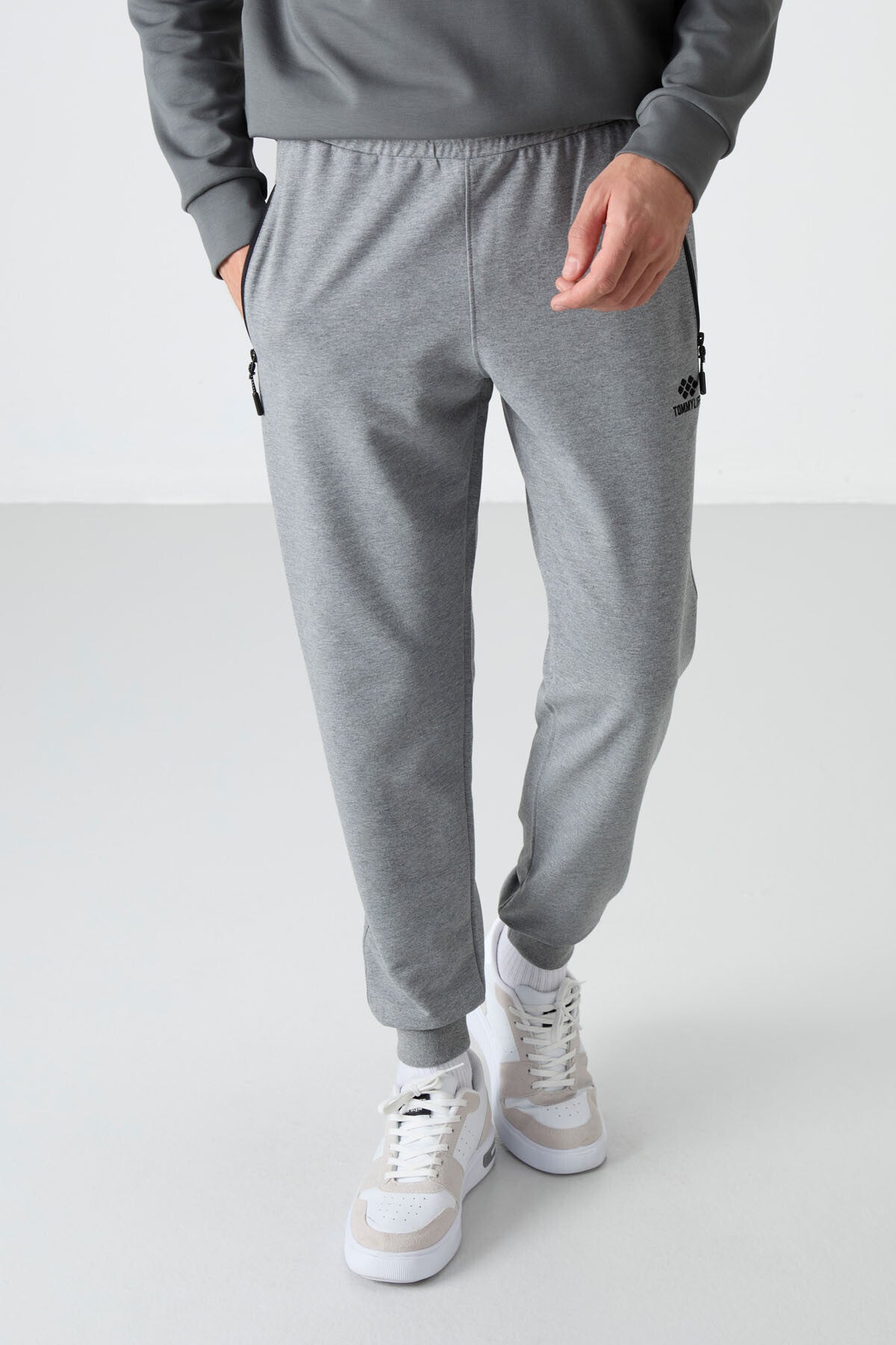Image of Gri Melanj Fermuar Cepli Standart Kalıp Jogger Erkek Eşofman Alt - 84587