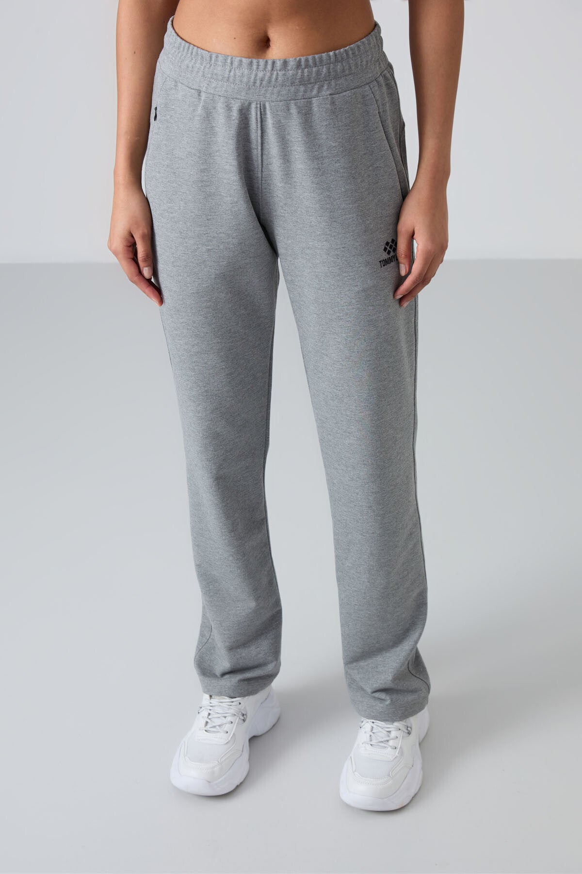 Image of Pantaloni de trening gri melanj pentru femei cu buzunare ascunse cu fermoar, croială confortabilă, model clasic - 94148
