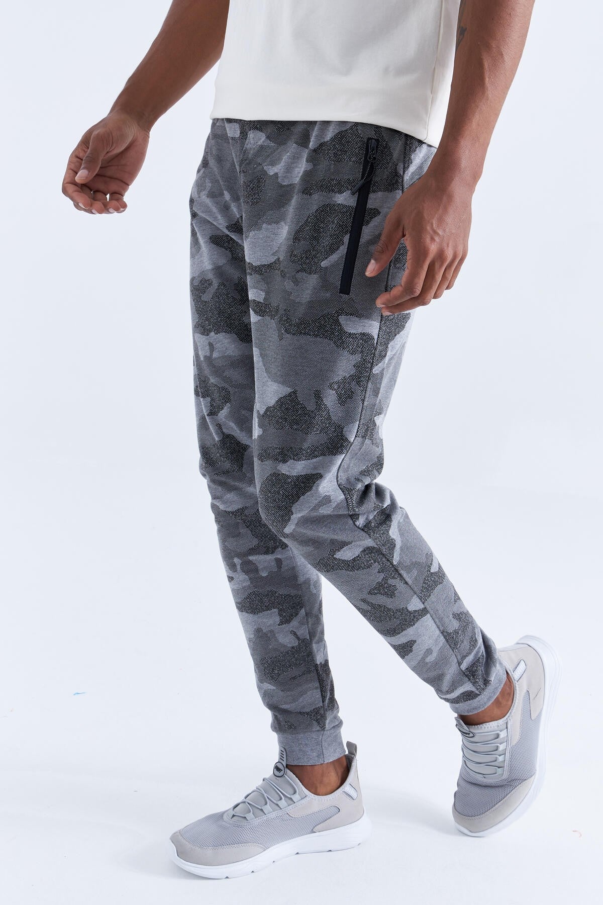 Image of Gri Melanj Kamuflaj Desenli Dar Kalıp  Jogger Erkek Eşofman Alt - 84754