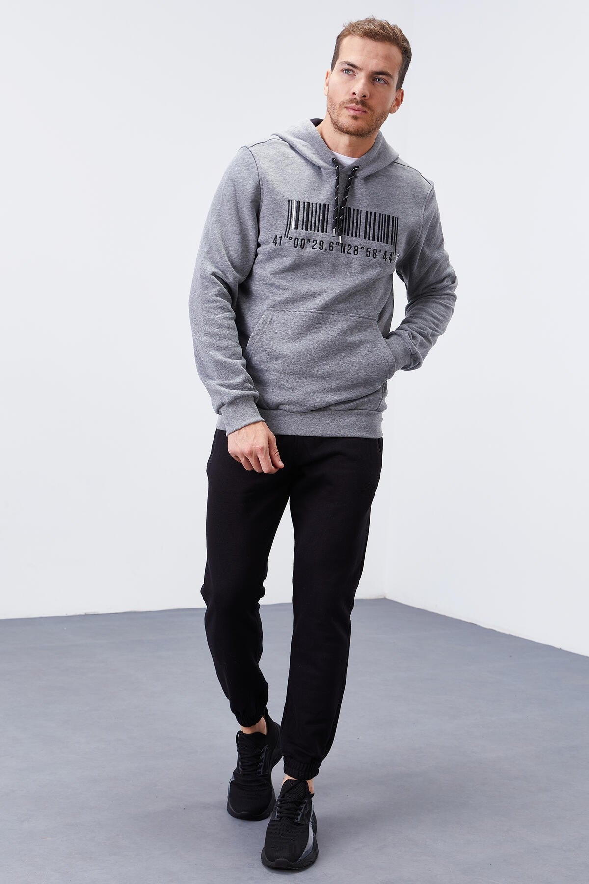 Image of Gri Melanj Nakışlı Kanguru Cep Standart Kalıp Kapüşonlu Erkek Sweatshirt - 87839