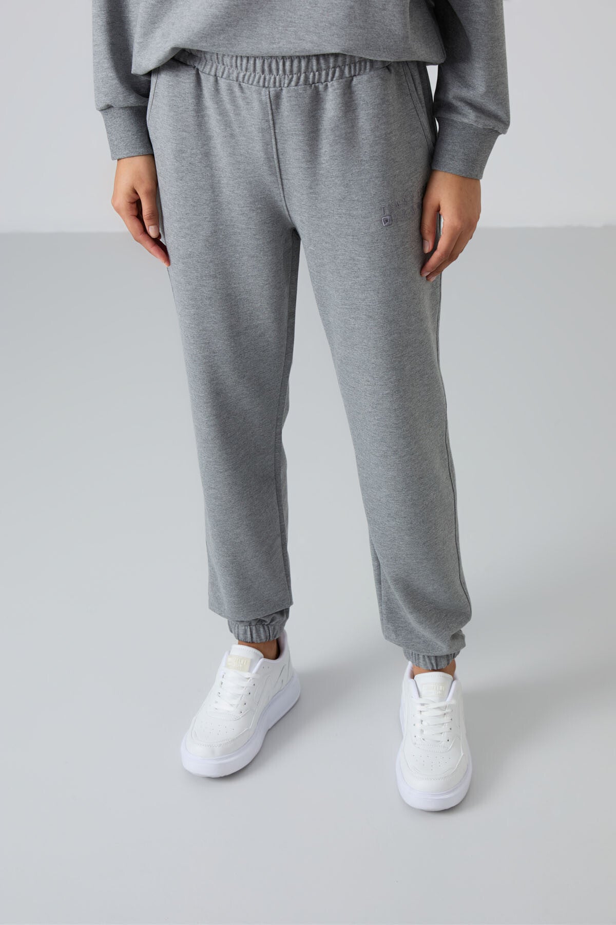 Image of Gri Melanj Basic Pamuklu O Yaka Oversize Lastik Paça Kadın Eşofman Takım - 95287