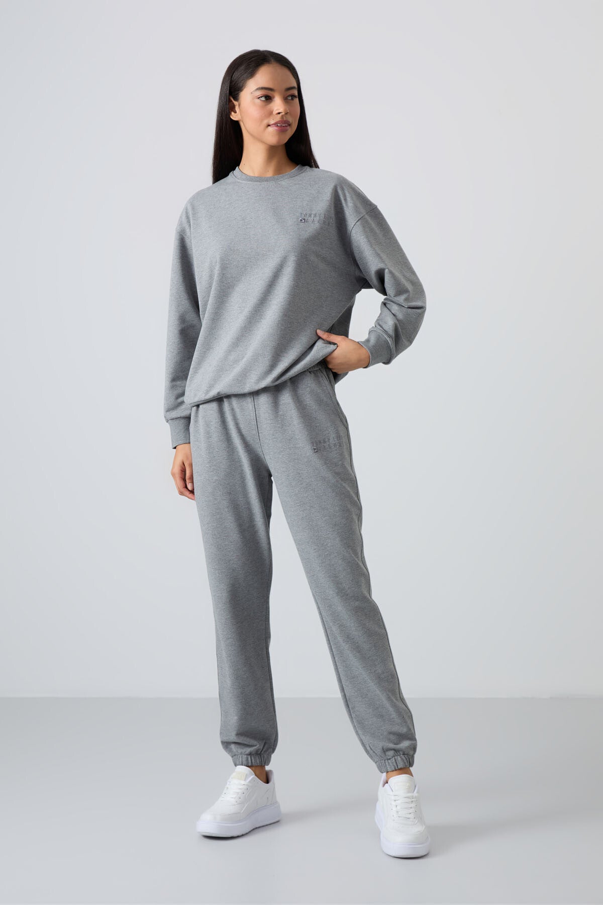 Image of Gri Melanj Basic Pamuklu O Yaka Oversize Lastik Paça Kadın Eşofman Takım - 95287