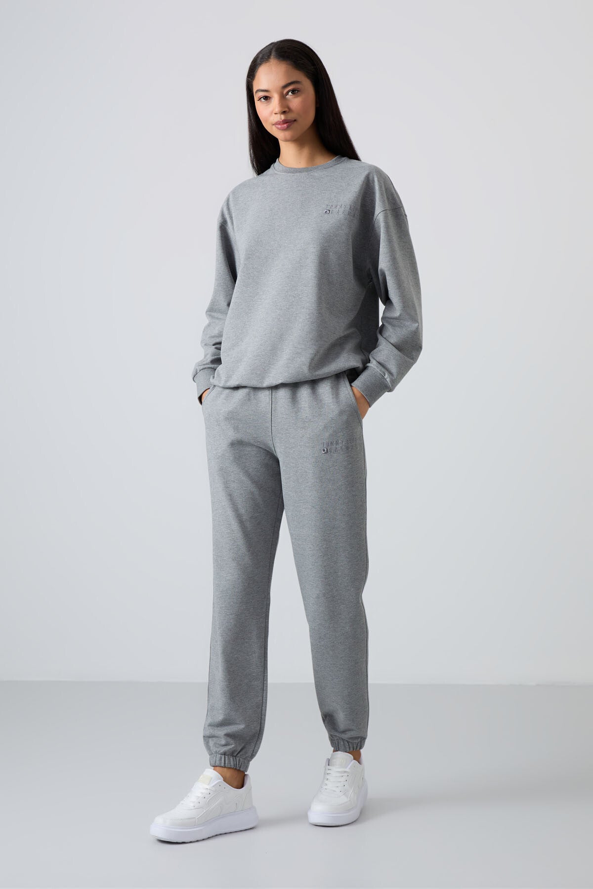 Image of Gri Melanj Basic Pamuklu O Yaka Oversize Lastik Paça Kadın Eşofman Takım - 95287