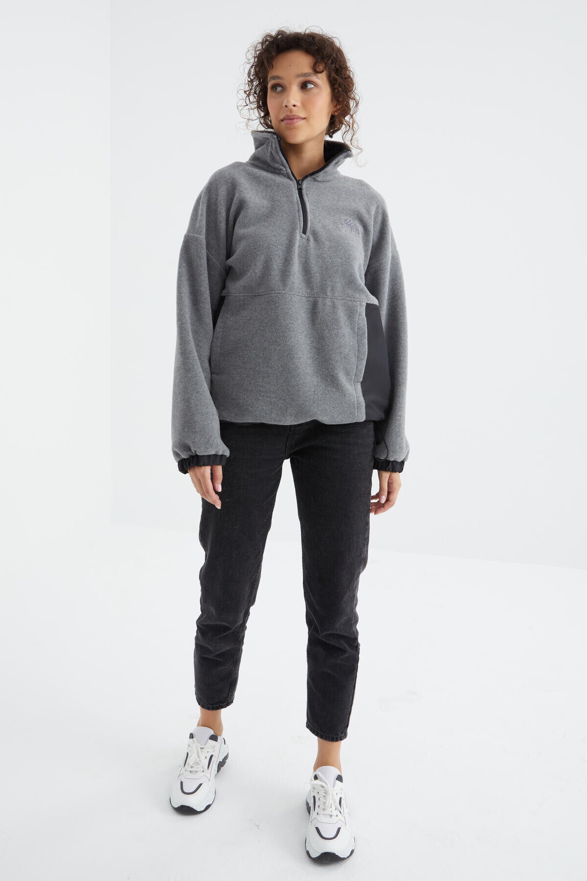 Image of Gri Melanj Yarım Fermuar Etek Ucu Büzgülü Dik Yaka  Oversize Kadın Polar Sweatshirt - 97236
