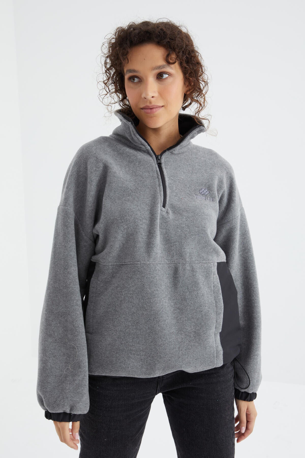 Image of Gri Melanj Yarım Fermuar Etek Ucu Büzgülü Dik Yaka  Oversize Kadın Polar Sweatshirt - 97236