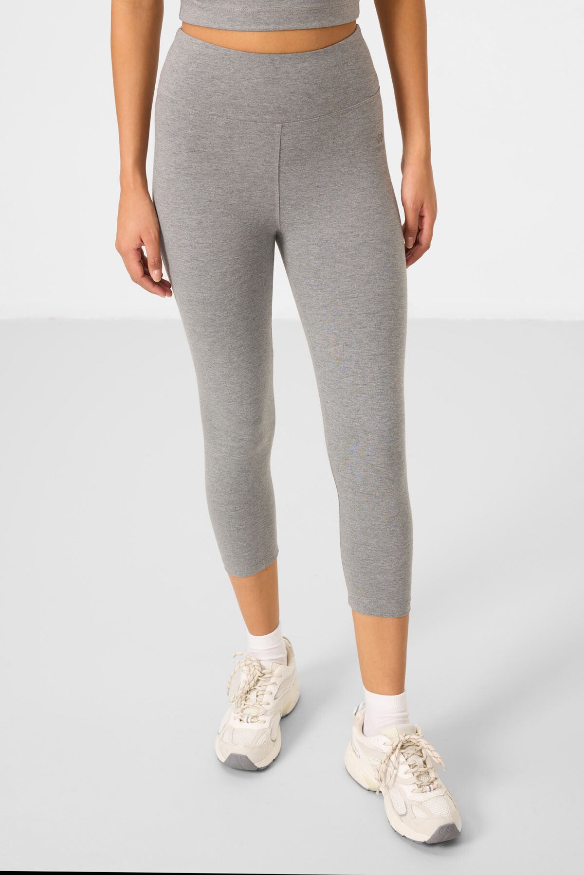 Image of Gri Melanj Yüksek Bel Kapri-Crop Atlet Slim Fit Kadın Tayt Takım - 95284