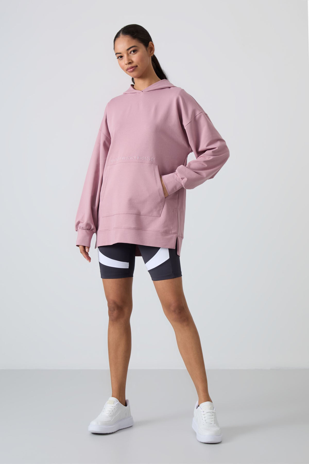 Image of Gül Kurusu Balon Kol Yazı Nakışlı Kadın Oversize Tunik Sweatshirt - 97163