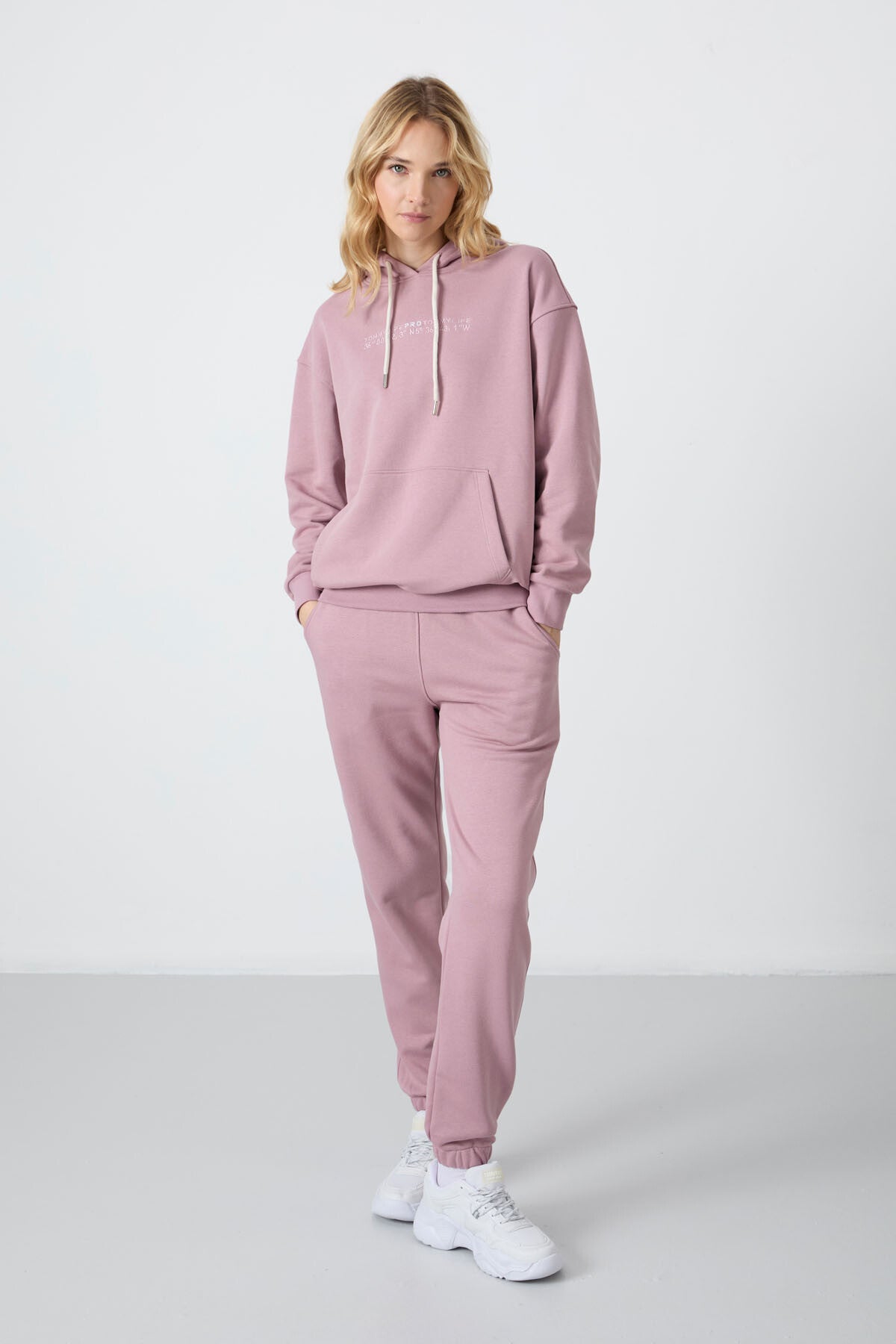 Image of Gül Kurusu Kapüşonlu Kanguru Cep Oversize Lastik Paça Kadın Eşofman Takımı - 95288
