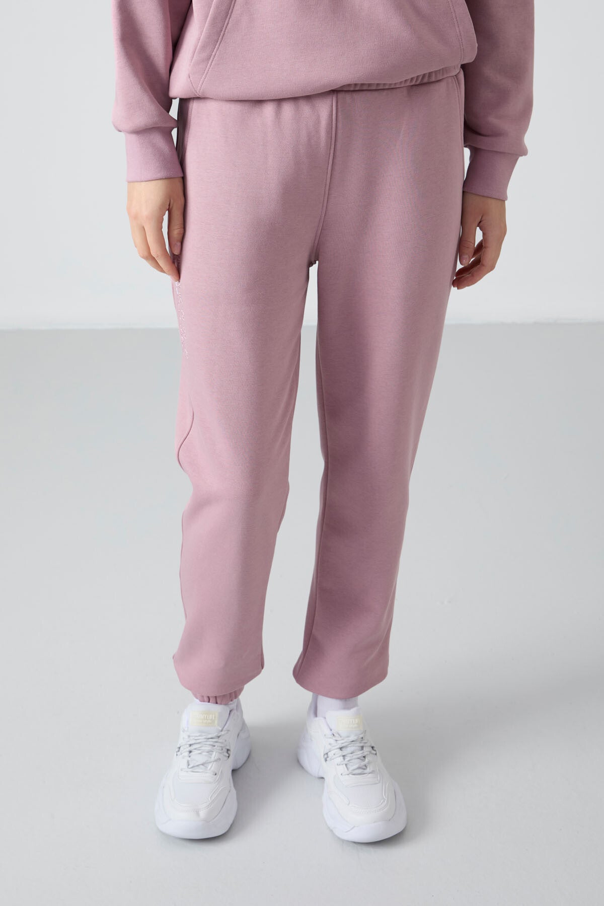 Image of Gül Kurusu Kapüşonlu Kanguru Cep Oversize Lastik Paça Kadın Eşofman Takımı - 95288