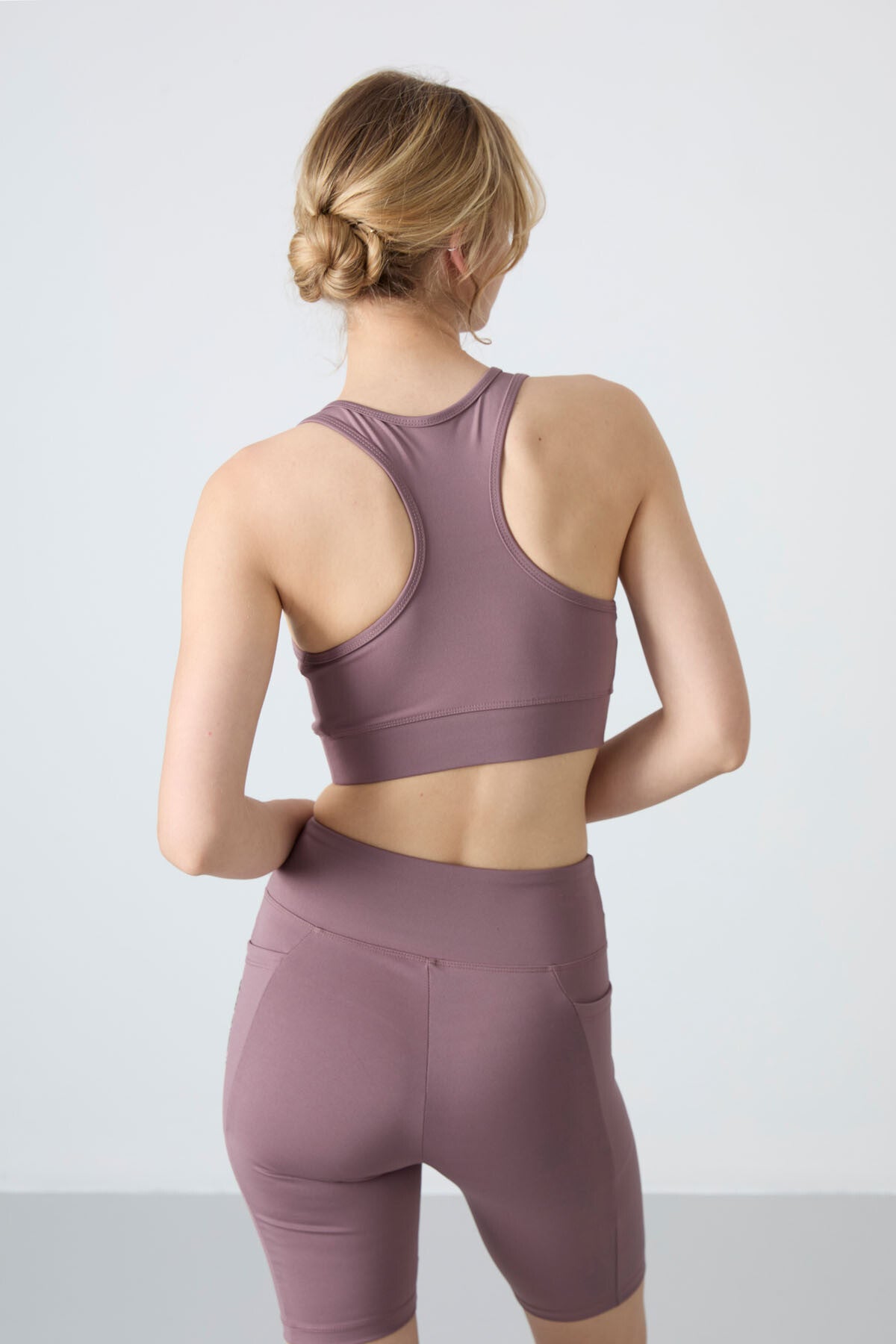 Image of Sutien sport pentru femei, croială slim fit, cu decolteu în U, cu detaliu roz-roz la spate - 97120
