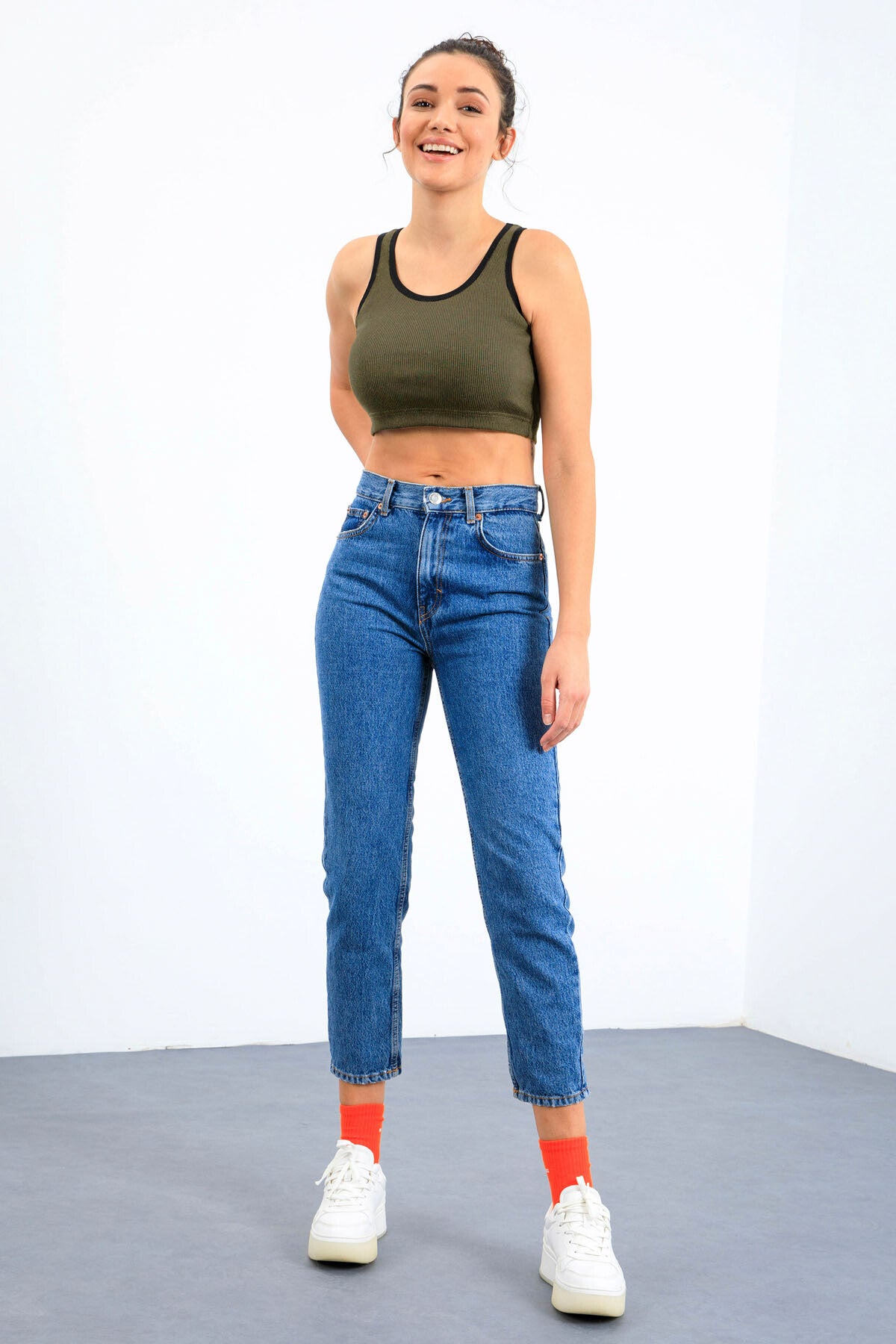 Image of Haki Basic Sıfır Kol Dar Kalıp U Yaka Kadın Crop Top Atlet - 97160