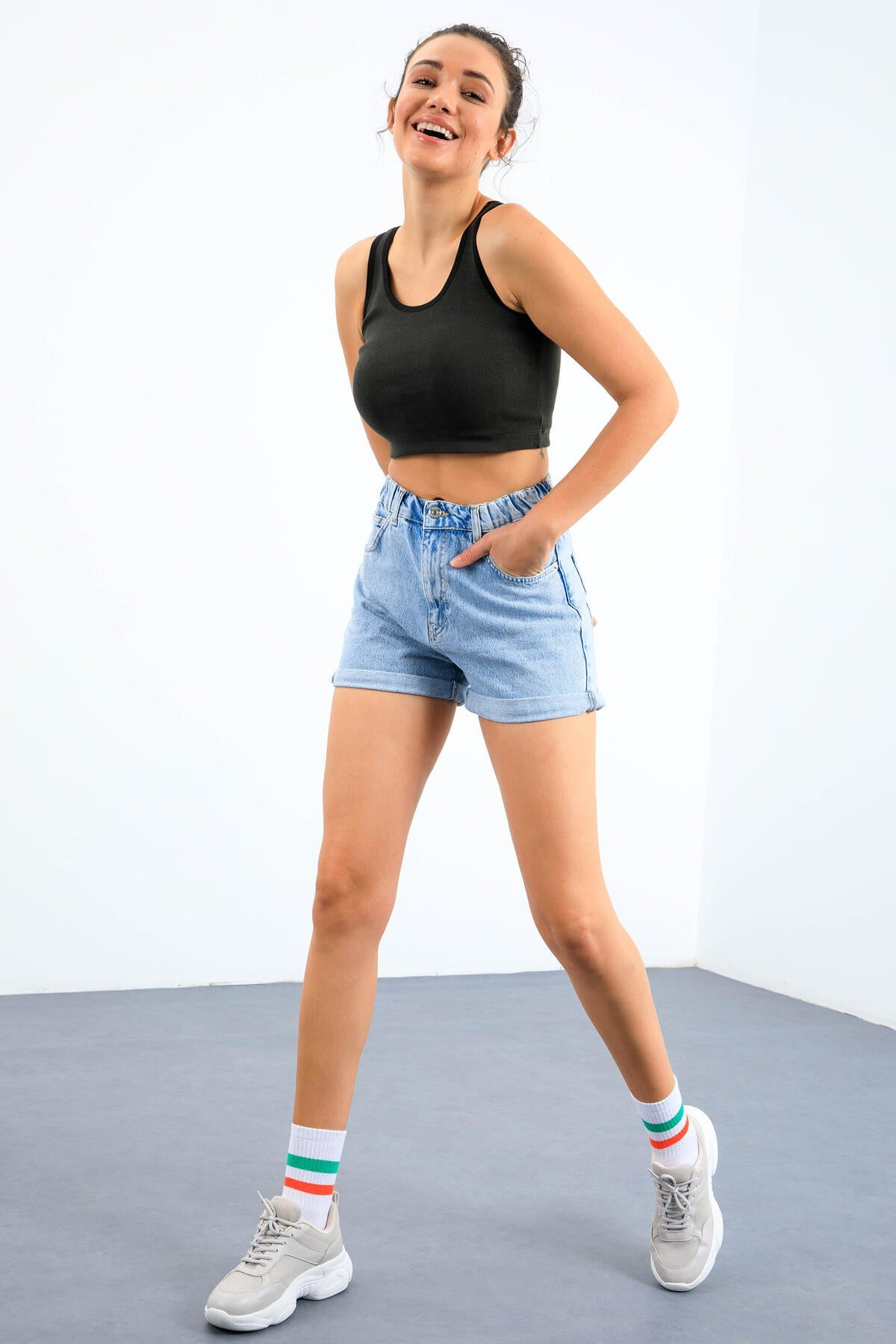 Image of Haki Basic Sıfır Kol Dar Kalıp U Yaka Kadın Crop Top Atlet - 97162