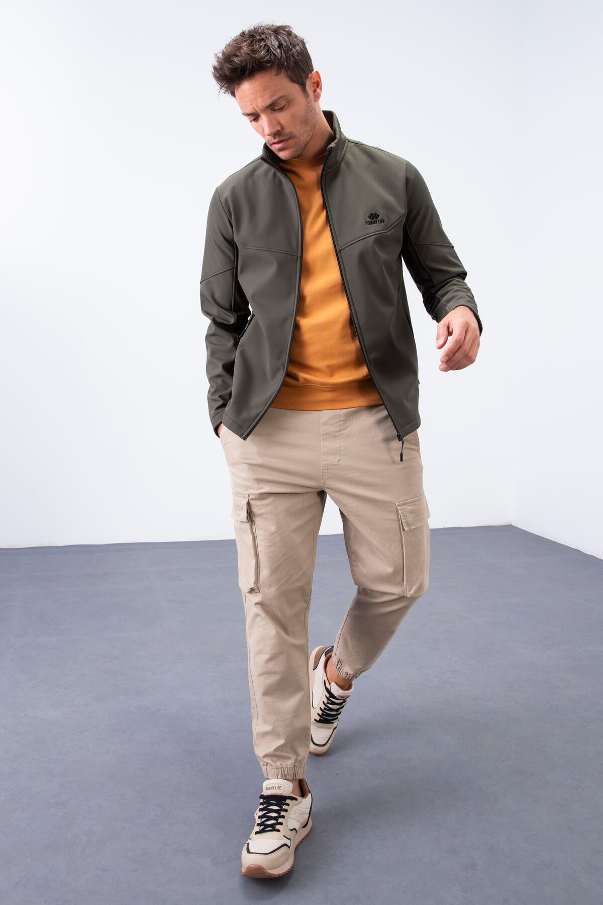 Image of Haki Fermuarlı Dik Yaka Su ve Rüzgar Geçirmez Softshell Erkek Mont - 88050