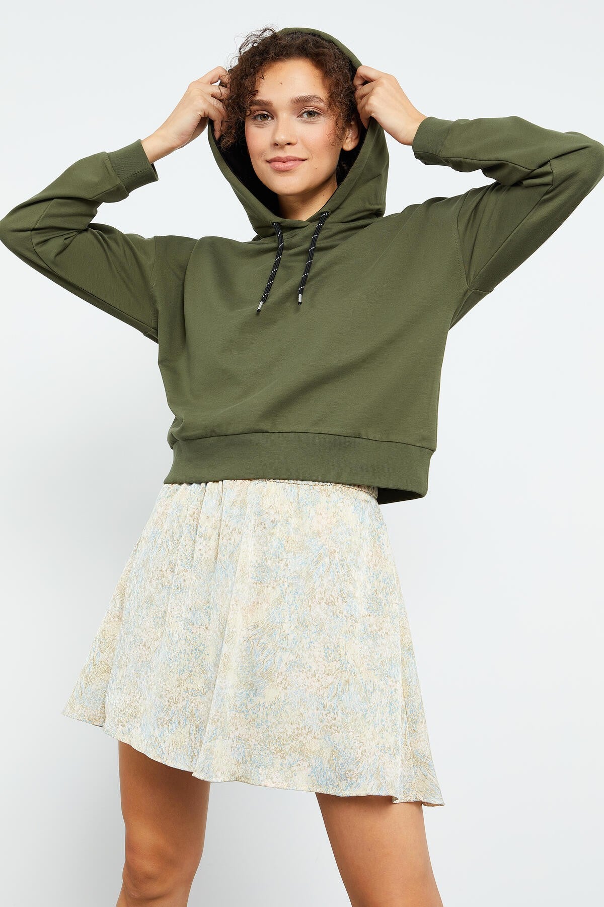 Image of Haki Uzun Kol Rahat Form Kapüşonlu Kadın Sweatshirt - 97115