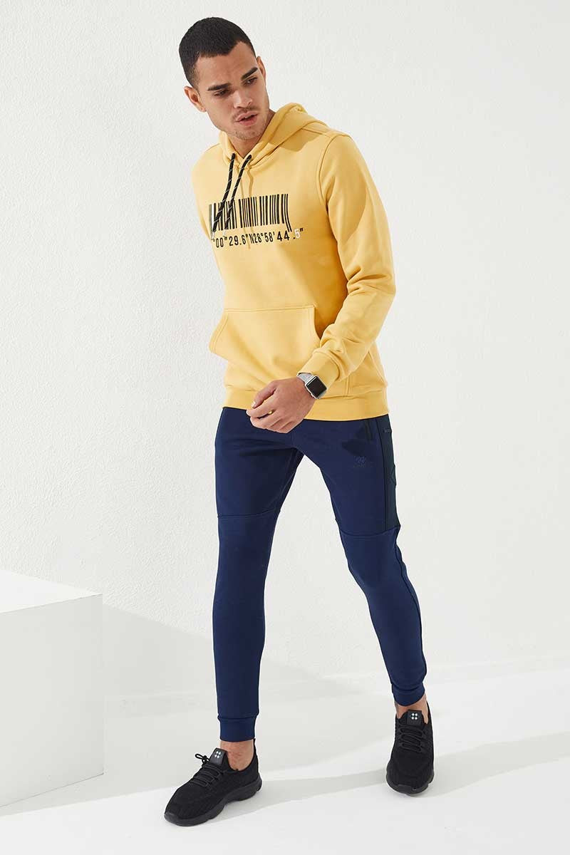 Image of Hardal Nakışlı Kanguru Cep Standart Kalıp Kapüşonlu Erkek Sweatshirt - 87839