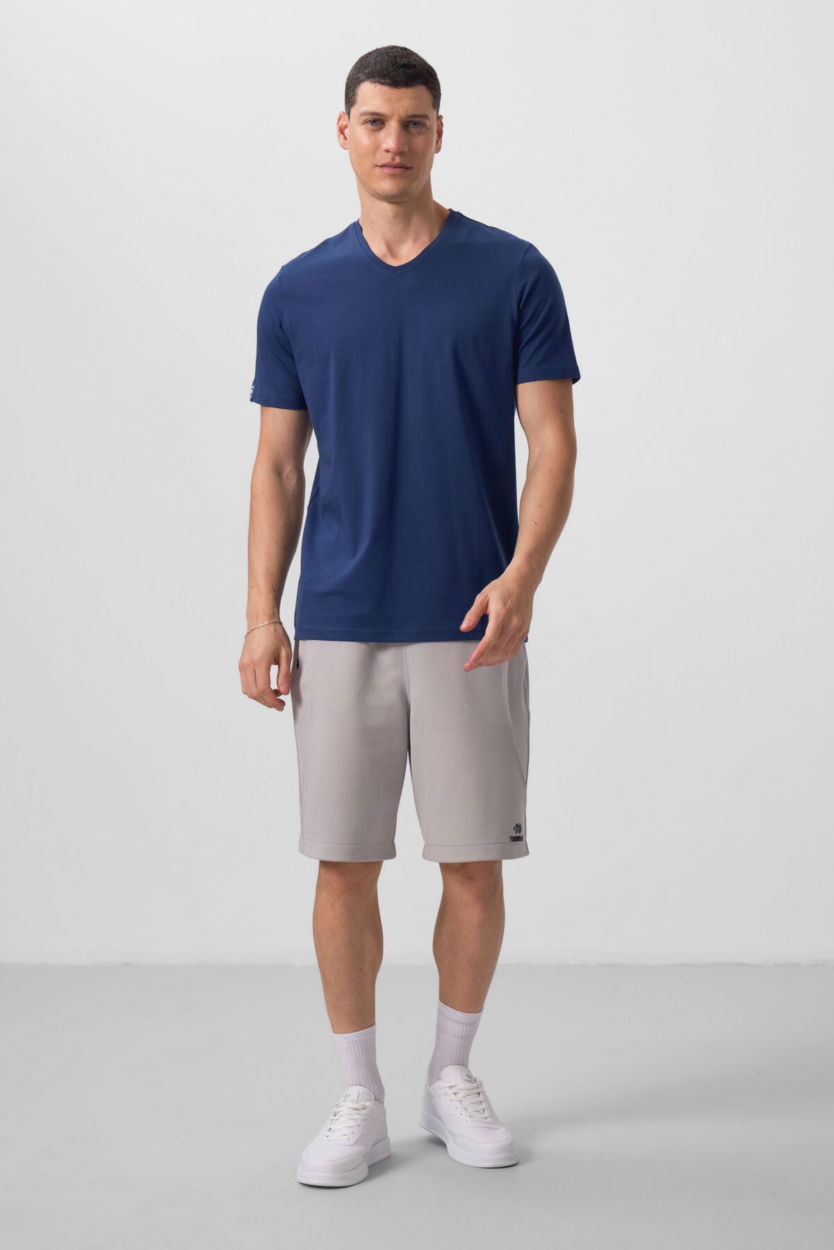 Image of İndigo Basic Kısa Kol Standart Kalıp V Yaka Erkek T-Shirt - 87912