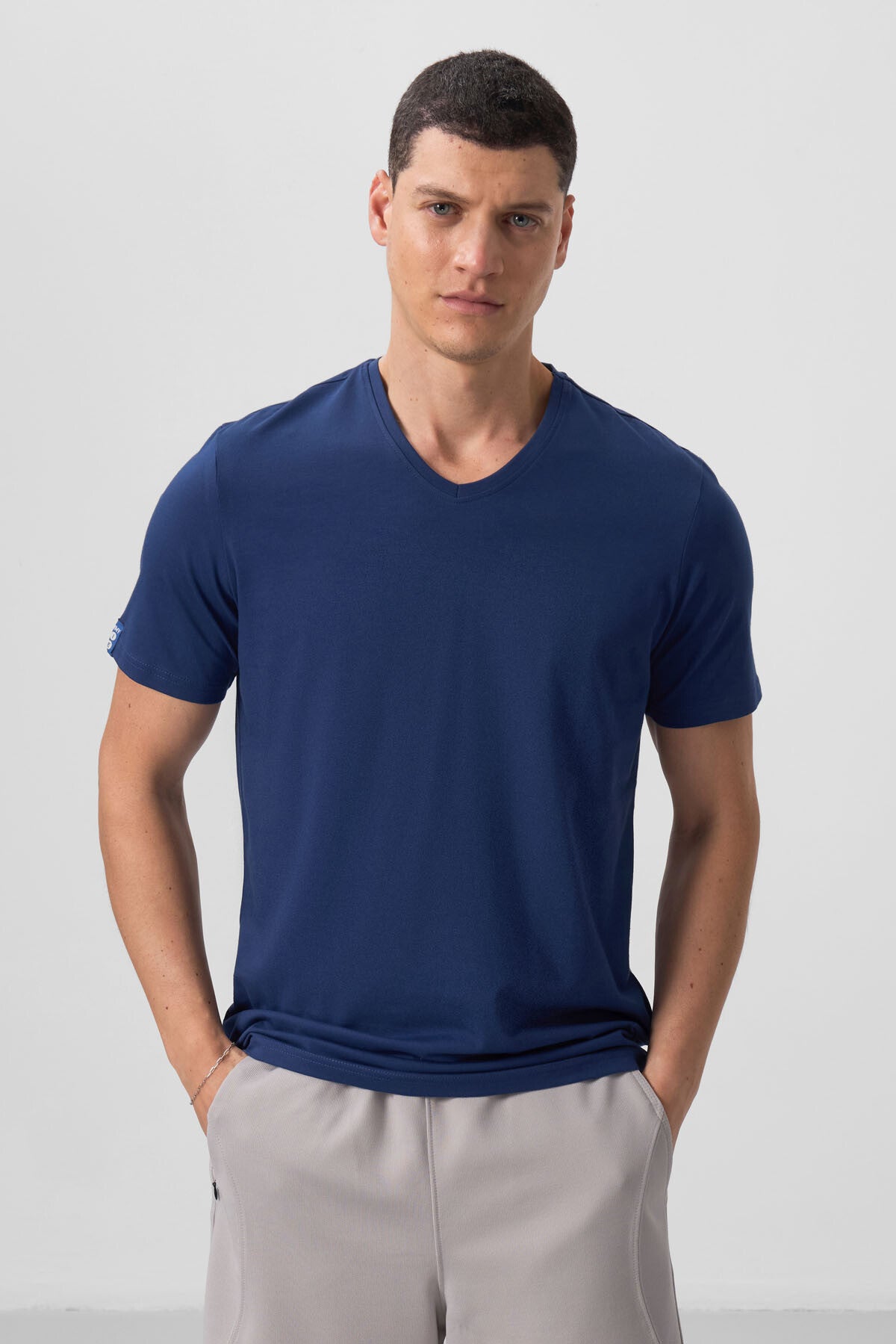 Image of İndigo Basic Kısa Kol Standart Kalıp V Yaka Erkek T-Shirt - 87912