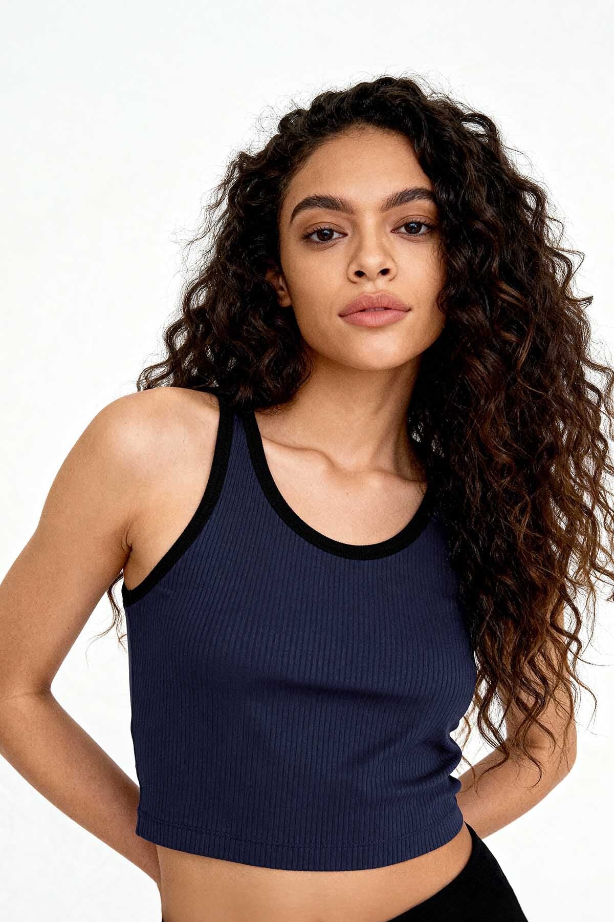 Image of İndigo Basic Sıfır Kol Dar Kalıp U Yaka Kadın Crop Top Atlet - 97160