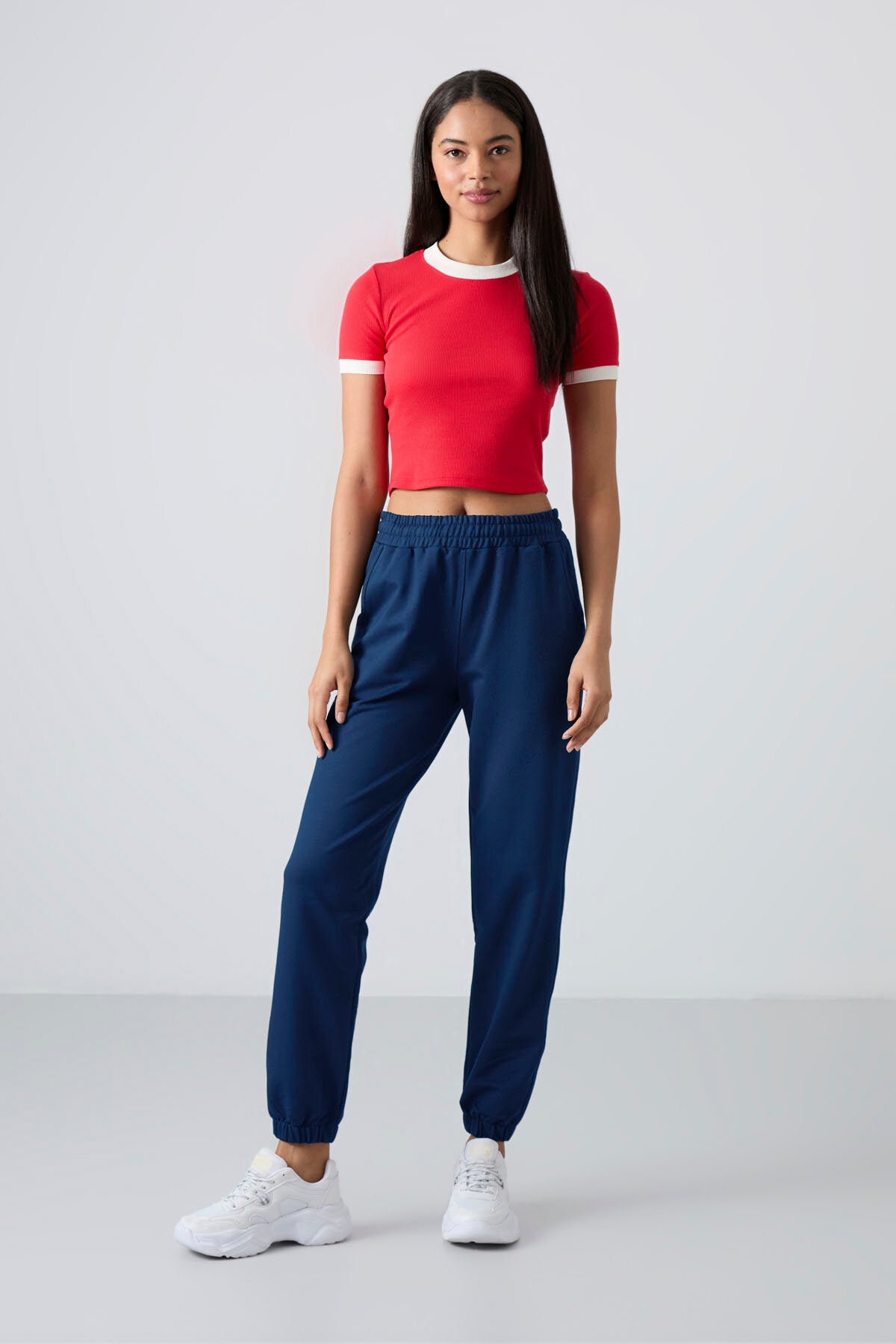 Image of Pantaloni de trening Indigo pentru femei, cu talie înaltă, croială lejeră, cu buzunare și tiv elastic - 94583