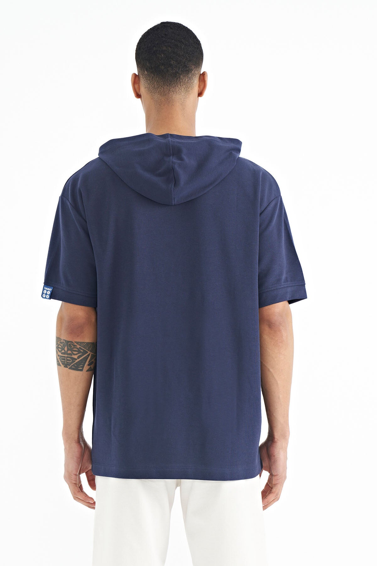 Image of Tricou Indigo cu glugă supradimensionată și etichetă pe mânecă pentru bărbați - 88179
